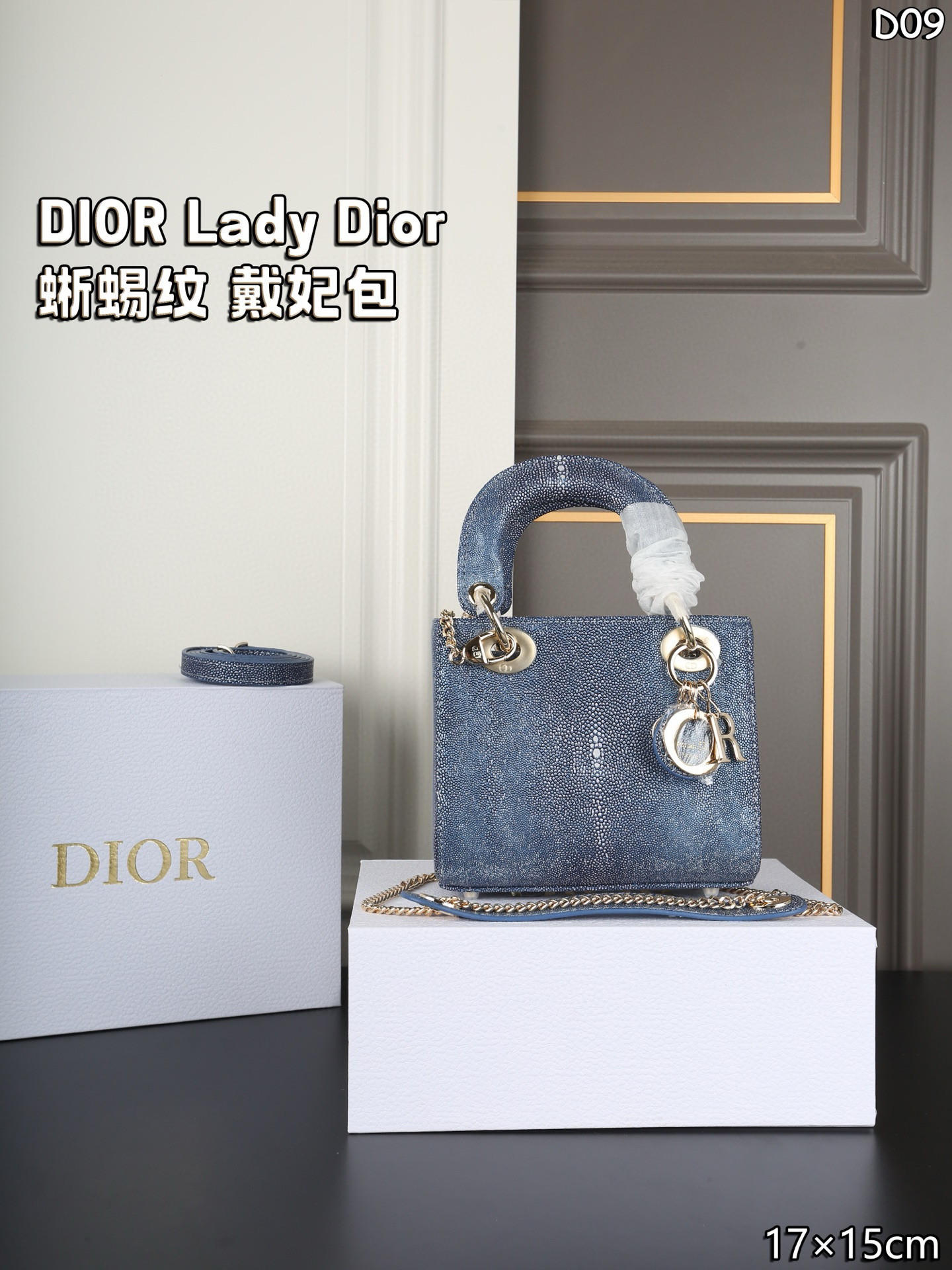 ❤️480包邮/原单代购级别
配折叠盒
DIOR迪奥 Lady Dior 蜥蜴纹 戴妃包单肩斜挎手提包
这款真的好好看，方方正正白白净净，实物就超级有质感！我现在连蜥蜴🦎都觉得可可爱爱了
心心念念的dior蜥蜴纹戴妃
尺寸：17×15