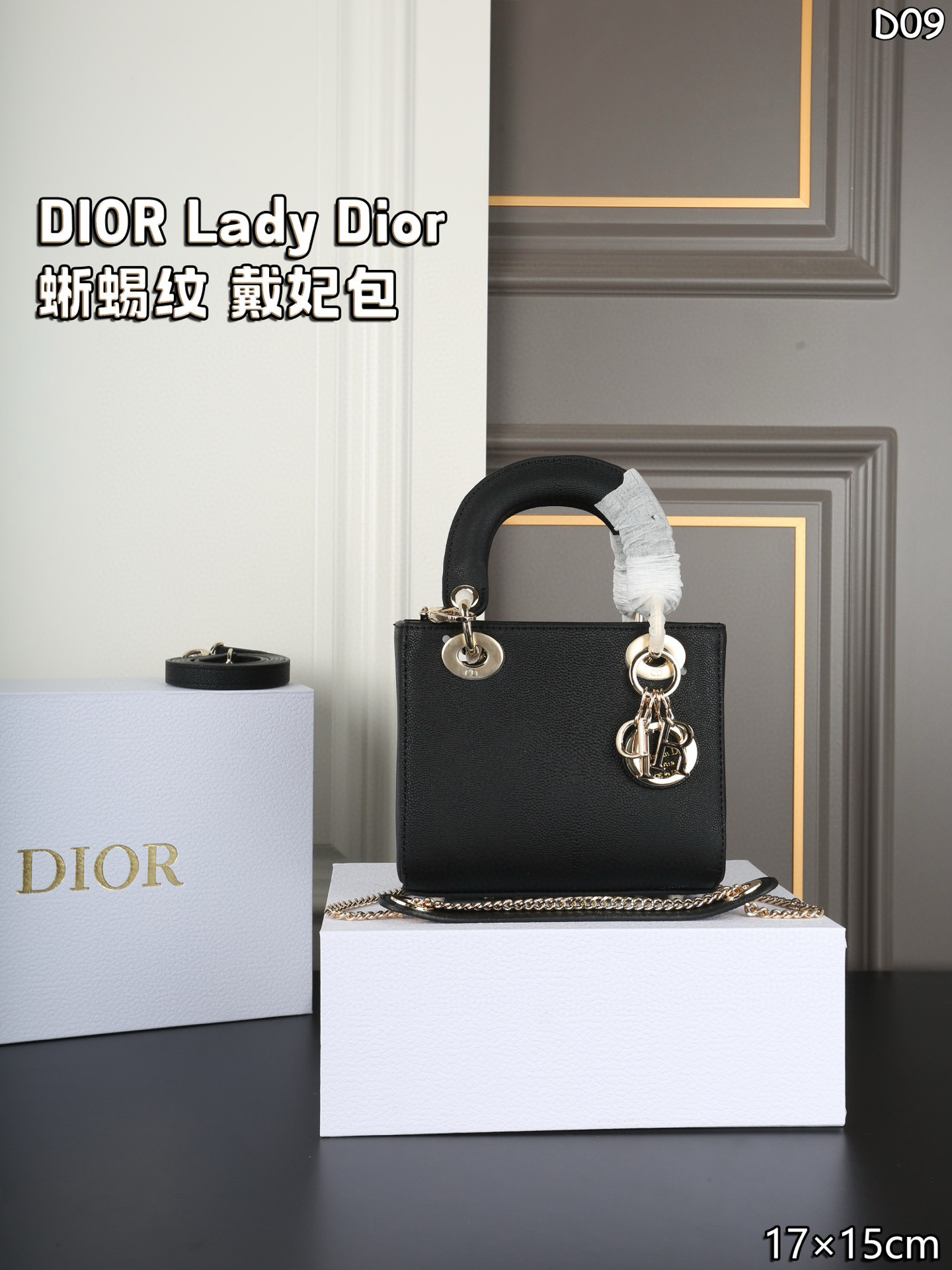 ❤️480包邮/原单代购级别
配折叠盒
DIOR迪奥 Lady Dior 蜥蜴纹 戴妃包单肩斜挎手提包
这款真的好好看，方方正正白白净净，实物就超级有质感！我现在连蜥蜴🦎都觉得可可爱爱了
心心念念的dior蜥蜴纹戴妃
尺寸：17×15