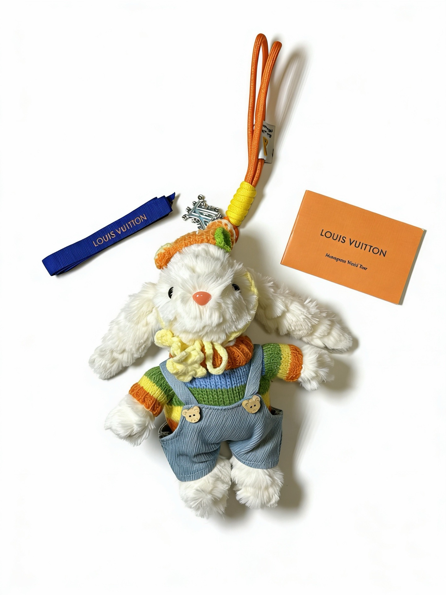 ❤️135包邮/原单代购级别
新品发布LV钥匙扣 lv包包扣 最新款包包挂饰档次更高明星同款Anger Forest系列经典款联名设计理念钥匙扣系列
细节对版做旧处理 非市面亮面版型 
这款一直在出 lv里面热卖款 非常好搭配潮流背包👔🥿