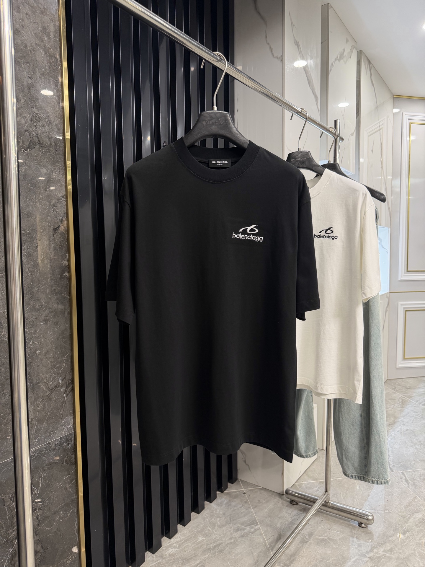 P85 -BALENCIAGA* 2026 nuevo estilo primavera y verano. Mano de obra fina y perfecta. El tejido está teñido exclusivamen…