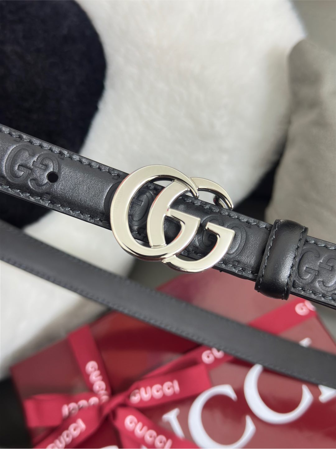 Gucci 百搭黑色GG压花  宽度 2.0cm  平面GG扣