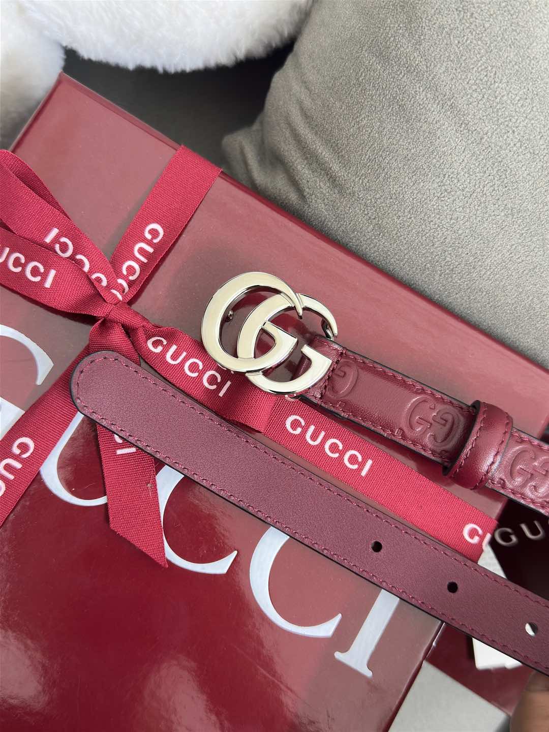  Gucci  安可拉红GG压花  宽度 2.0cm  平面GG扣