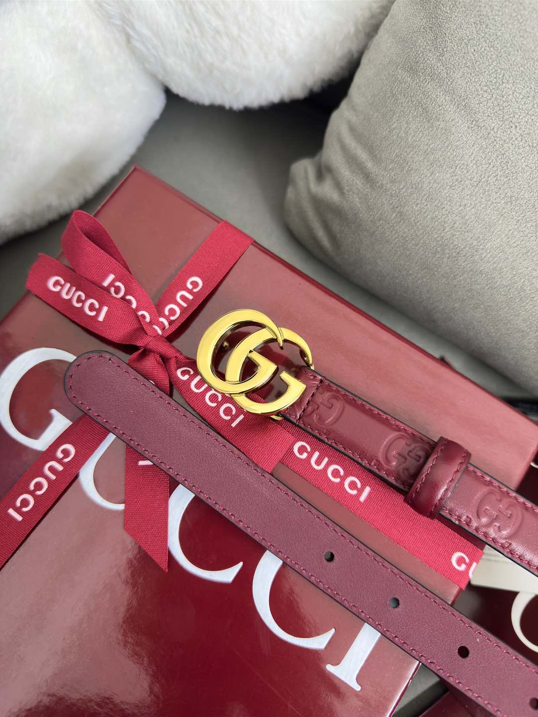  Gucci  安可拉红GG压花  宽度 2.0cm  平面GG扣