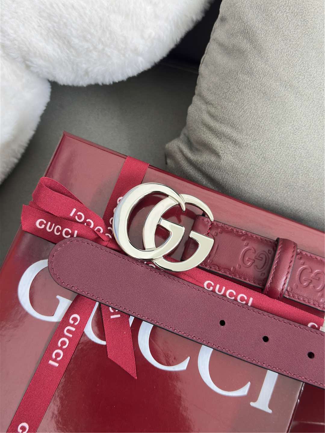 Gucci  安可拉红GG压花  宽度 3.0cm  平面GG扣