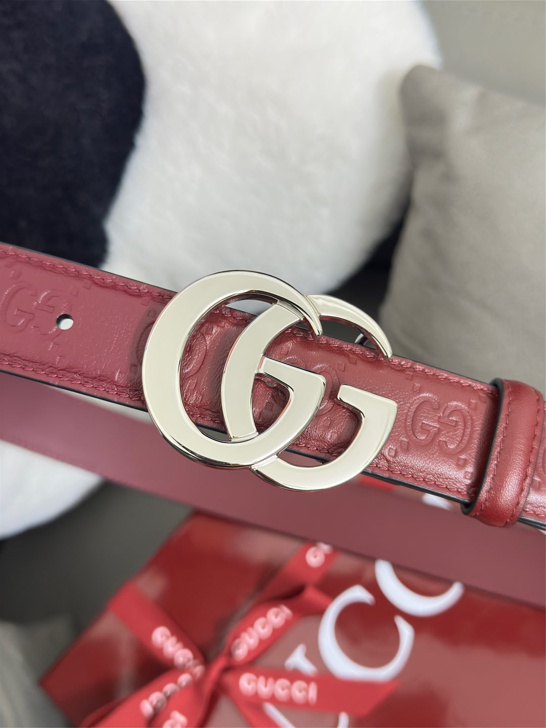  Gucci  安可拉红GG压花  宽度 3.0cm  平面GG扣