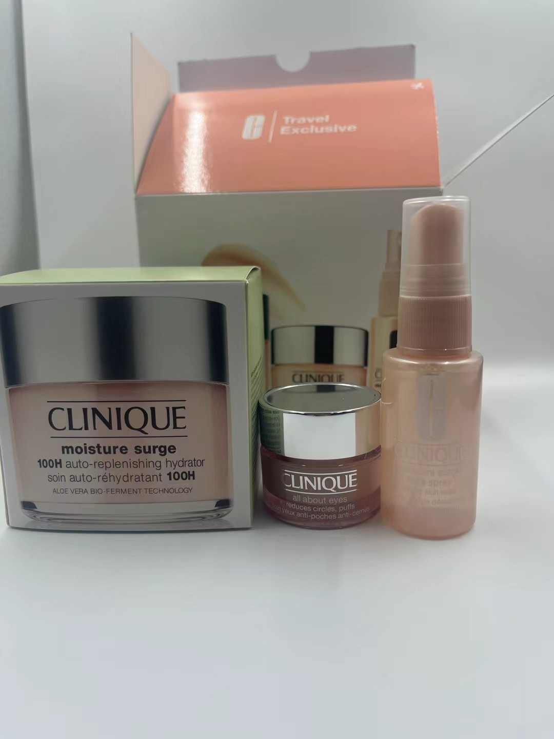 专/70💰
倩碧水磁场三件套！内含：面霜50ml+眼霜15ml+喷雾30ml。