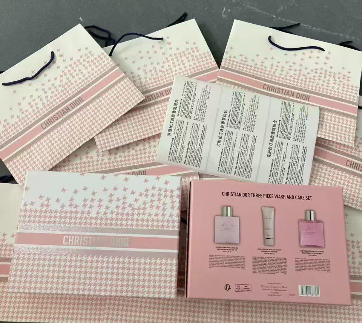 100. Set de baño y fragancia corporal Dior Sweetheart de tres piezas / edición千鸟 🔜 Calidad 1:1❗ Set de baño y fraganci…