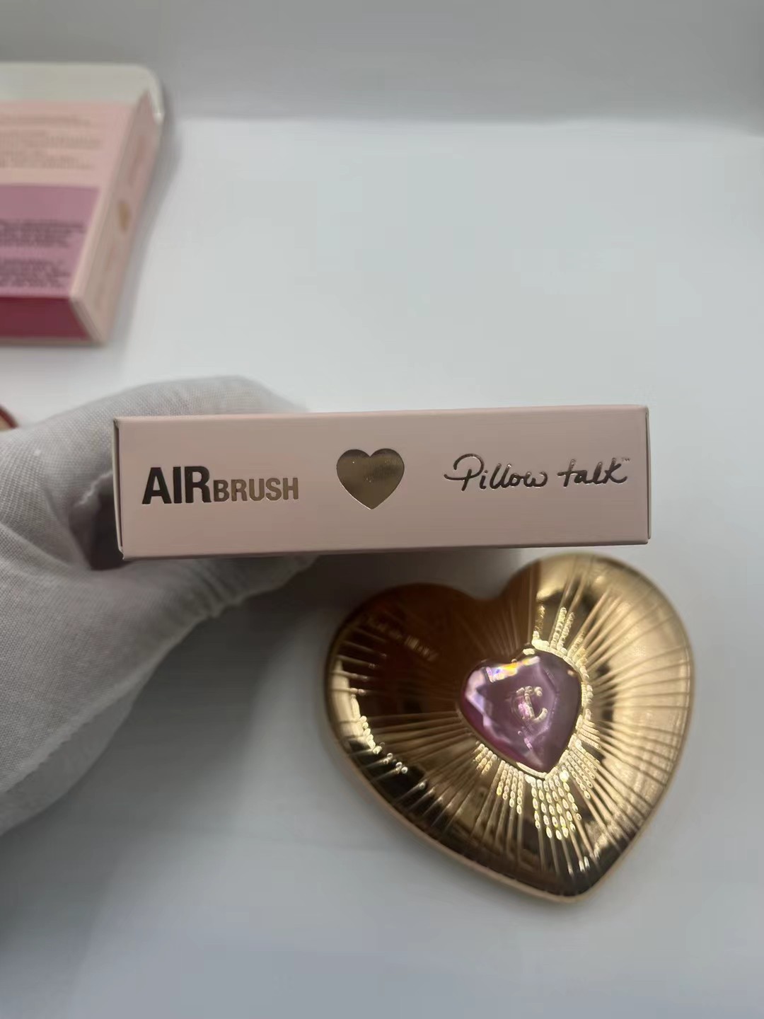 高端品质/80💰
CT双色爱心腮红盘!色号:PINK#蔷薇粉,PEACH#豆沙红。