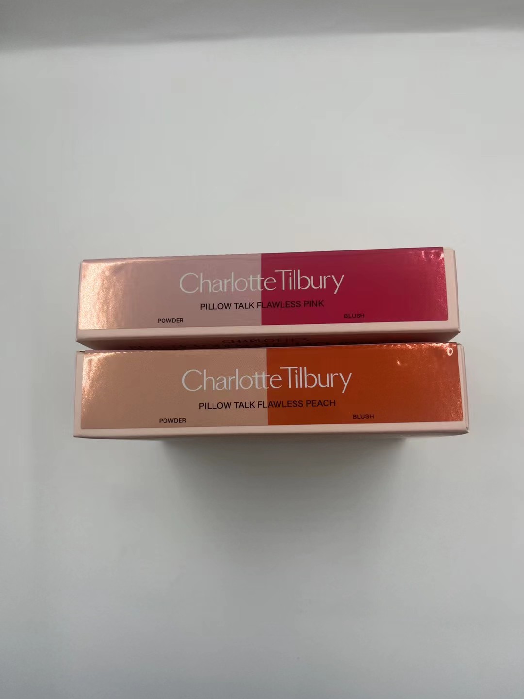 高端品质/80💰
CT双色爱心腮红盘!色号:PINK#蔷薇粉,PEACH#豆沙红。
