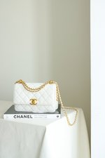 Chanel Classic Flap Bag Copy
 Crossbody & Shoulder Bags Vintage Gold Spring Collection Chains