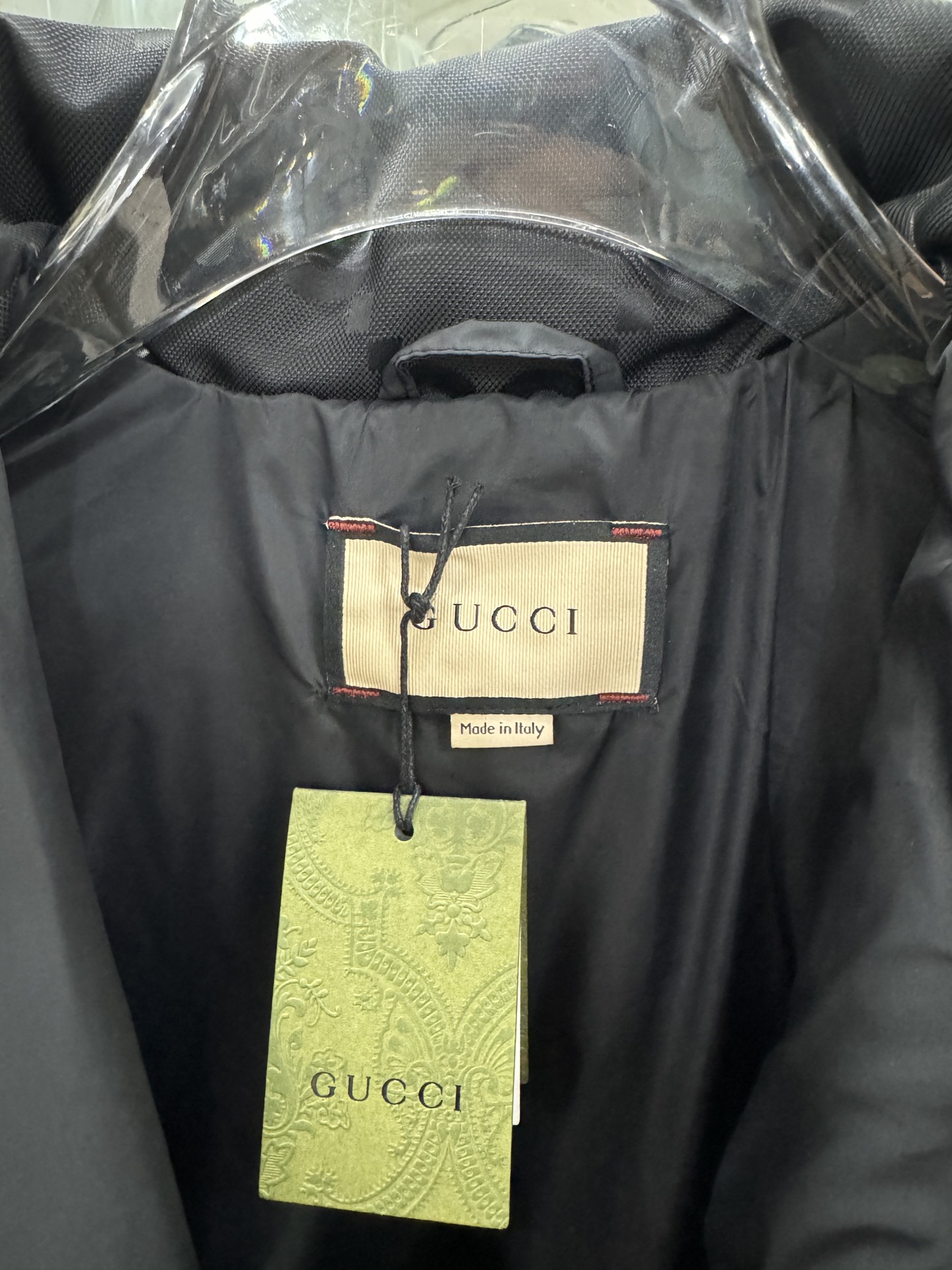 Gucci2024新品首发双色连帽羽绒服90白鸭绒御寒保暖时尚大方采用顶级的嵌花技术久穿依然大方美观码数