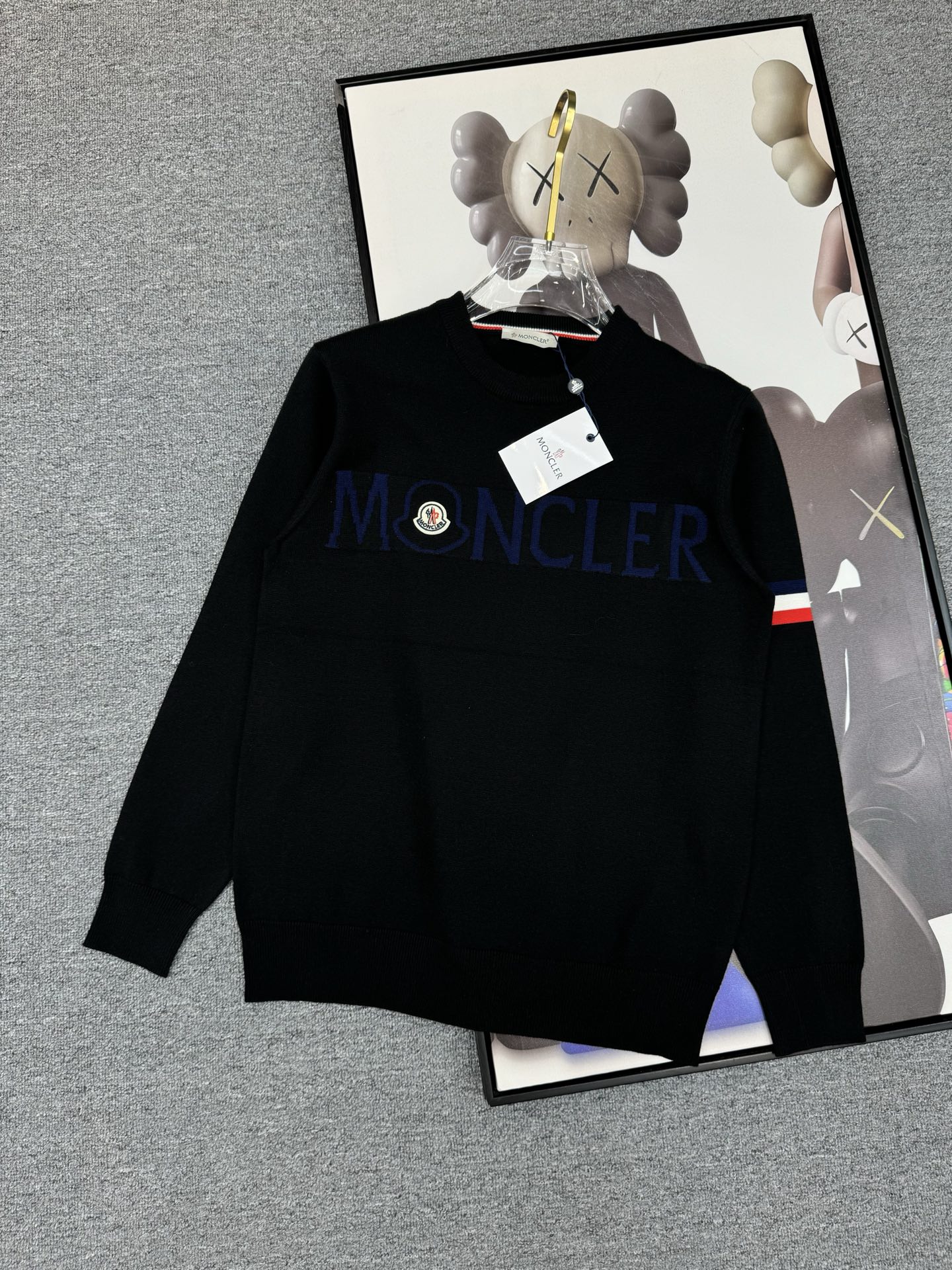 NO:564244,Mengkou official website has the latest round neck sweaters for autumn and winter, and the hottest models are on sale at the same time at the counters!  Specially made of wool blended fabric. It feels comfortable. It can be directly in contact with the skin. The logo badge is exquisite and extremely eye-catching!  The details highlight the fashionable charm of big brands. Exquisite workmanship. Three-dimensional cutting style. The wearing effect is invincible and handsome!  All three standards are complete!  Size M-3XL,,Moncler,sweaters,alexander wang19860909蒙口 官网秋冬季最新款圆领毛衣,专柜同步在售爆款！特供羊毛混纺面料.手感舒适.可直接接触皮肤,logo徽章精致标志,极为抢眼！细节凸显大牌时尚魅力.精致做工.立体裁剪风格.穿着效果无敌帅气！三标齐全！码数M-3XL,,Moncler,sweaters,alexander wang,Men's clothing