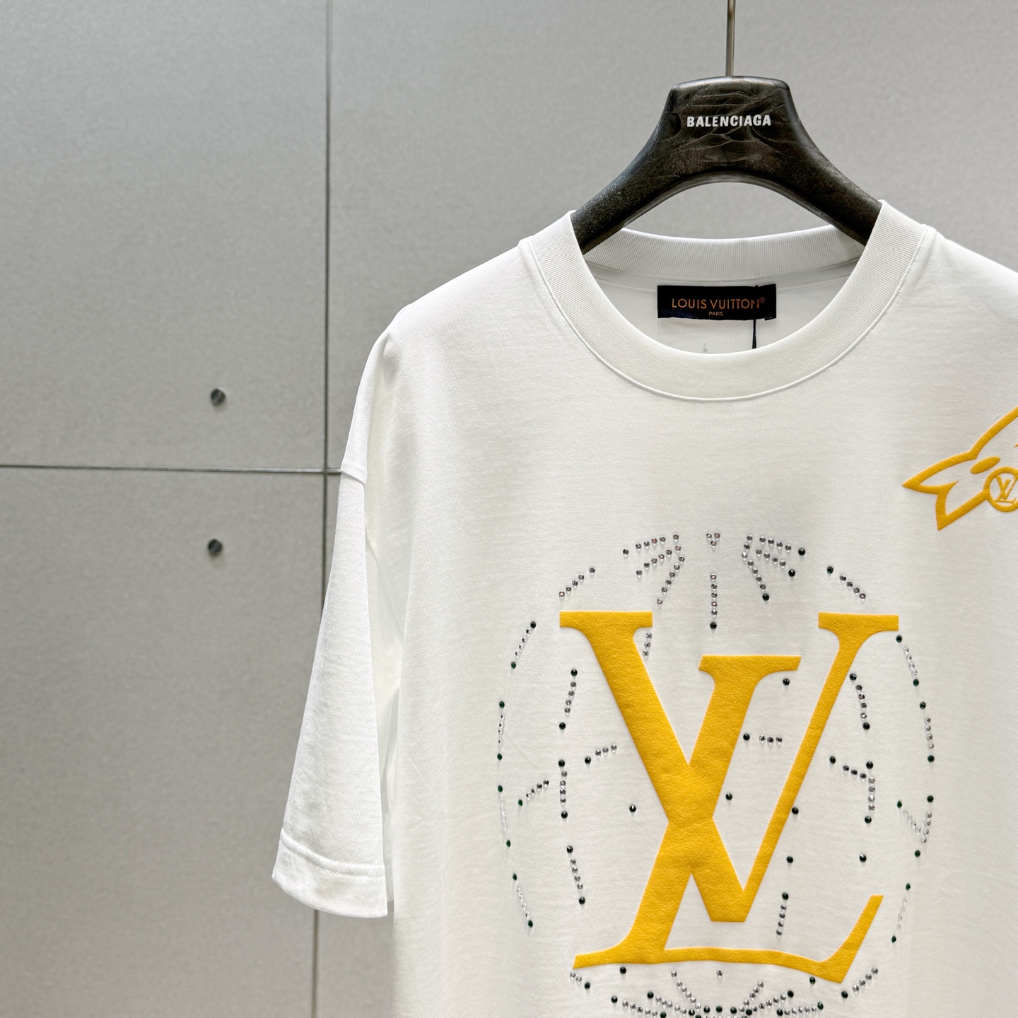  LV2025春夏新款首发专柜最新款短袖圆领T恤 高端订制 设计前卫时尚！品牌logo重工艺设计 高端定