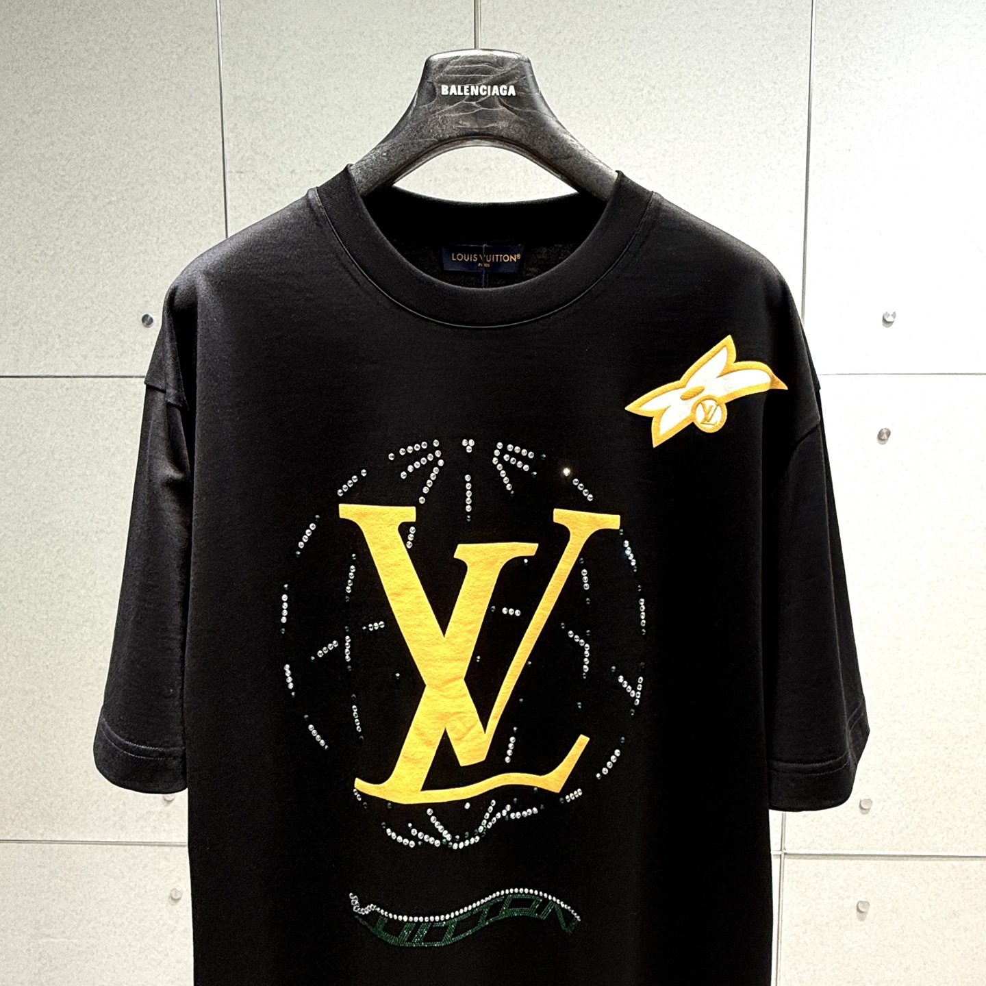  LV2025春夏新款首发专柜最新款短袖圆领T恤 高端订制 设计前卫时尚！品牌logo重工艺设计 高端定