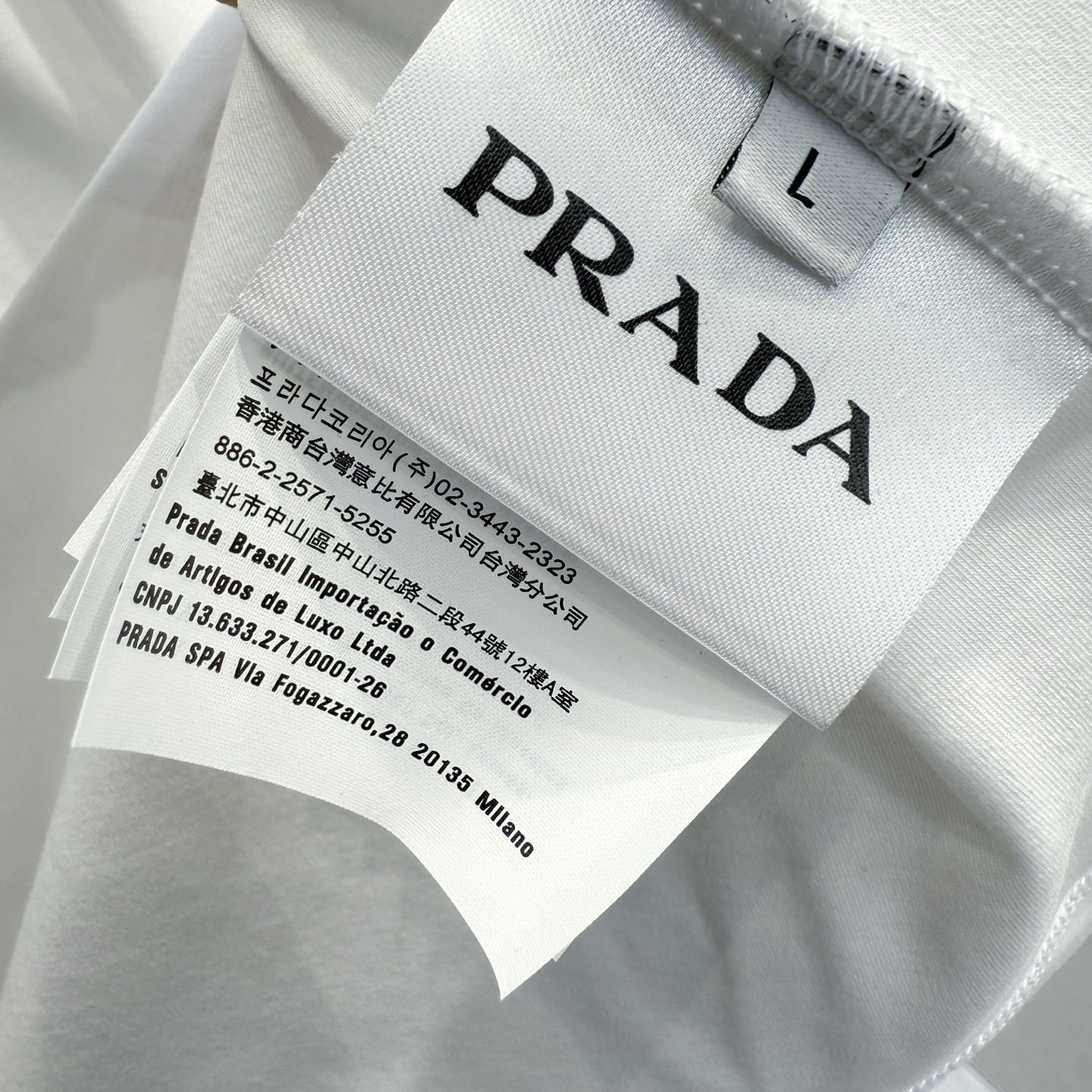  Prada2025春夏新款首发专柜最新款短袖圆领T恤 高端订制 设计前卫时尚！品牌logo重工艺设计 