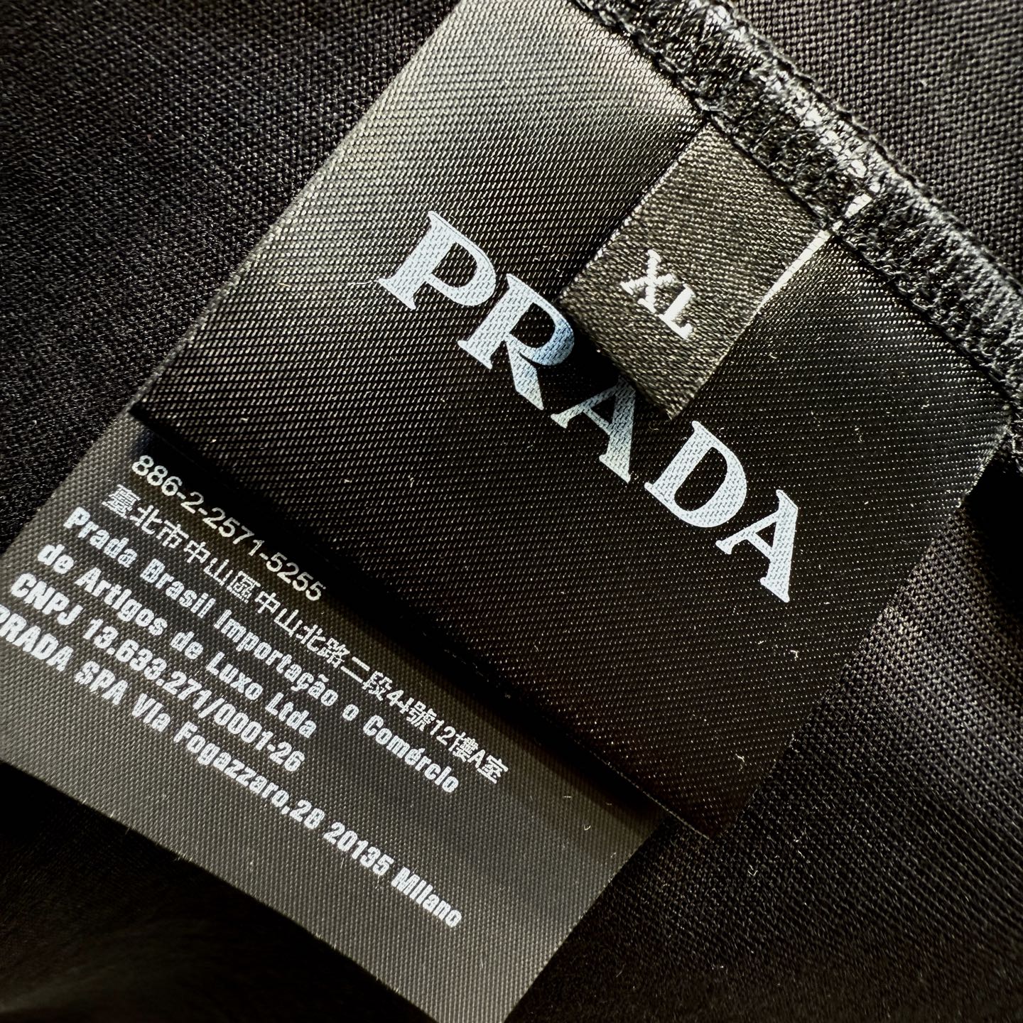  Prada2025春夏新款首发专柜最新款短袖圆领T恤 高端订制 设计前卫时尚！品牌logo重工艺设计 