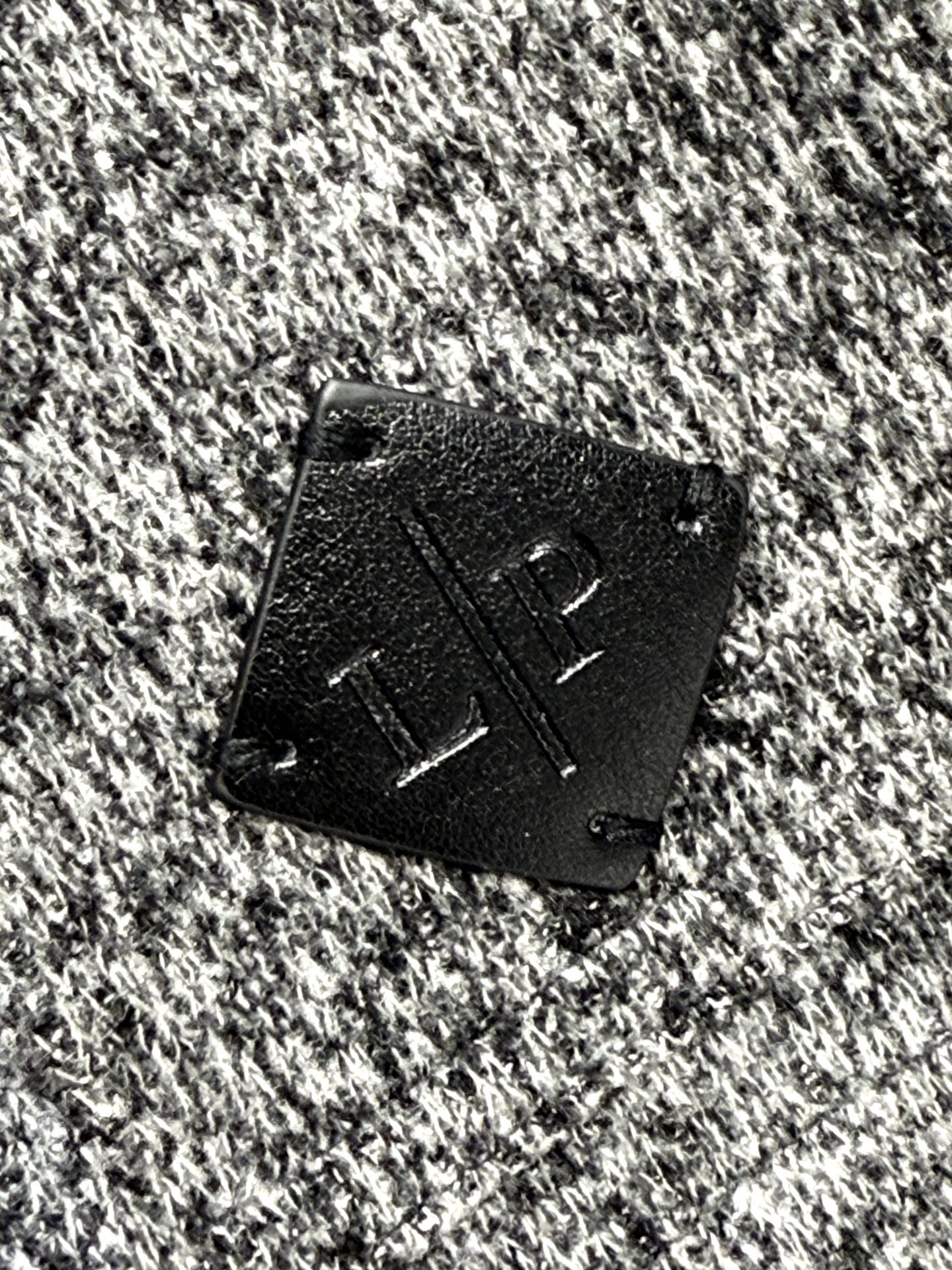 lP🆕-LoroPiana诺悠翩雅🔥🔥FW秋冬新款🆕老钱风羊毛夹克连帽外套，专柜同步发售，原单狠货，面料