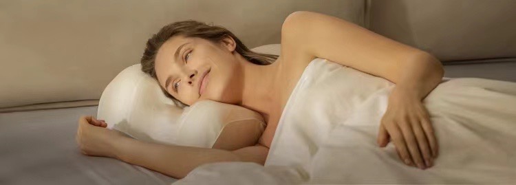 The SLEEP&GLOW Beauty Pillow, developed in collaboration with internatio - Comprehensive 4