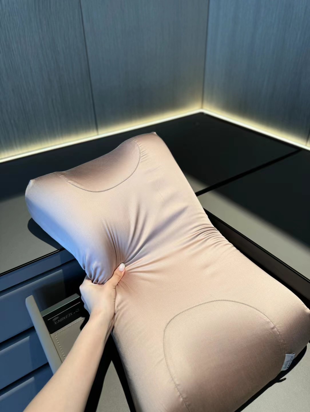The SLEEP&GLOW Beauty Pillow, developed in collaboration with internatio - Comprehensive 7
