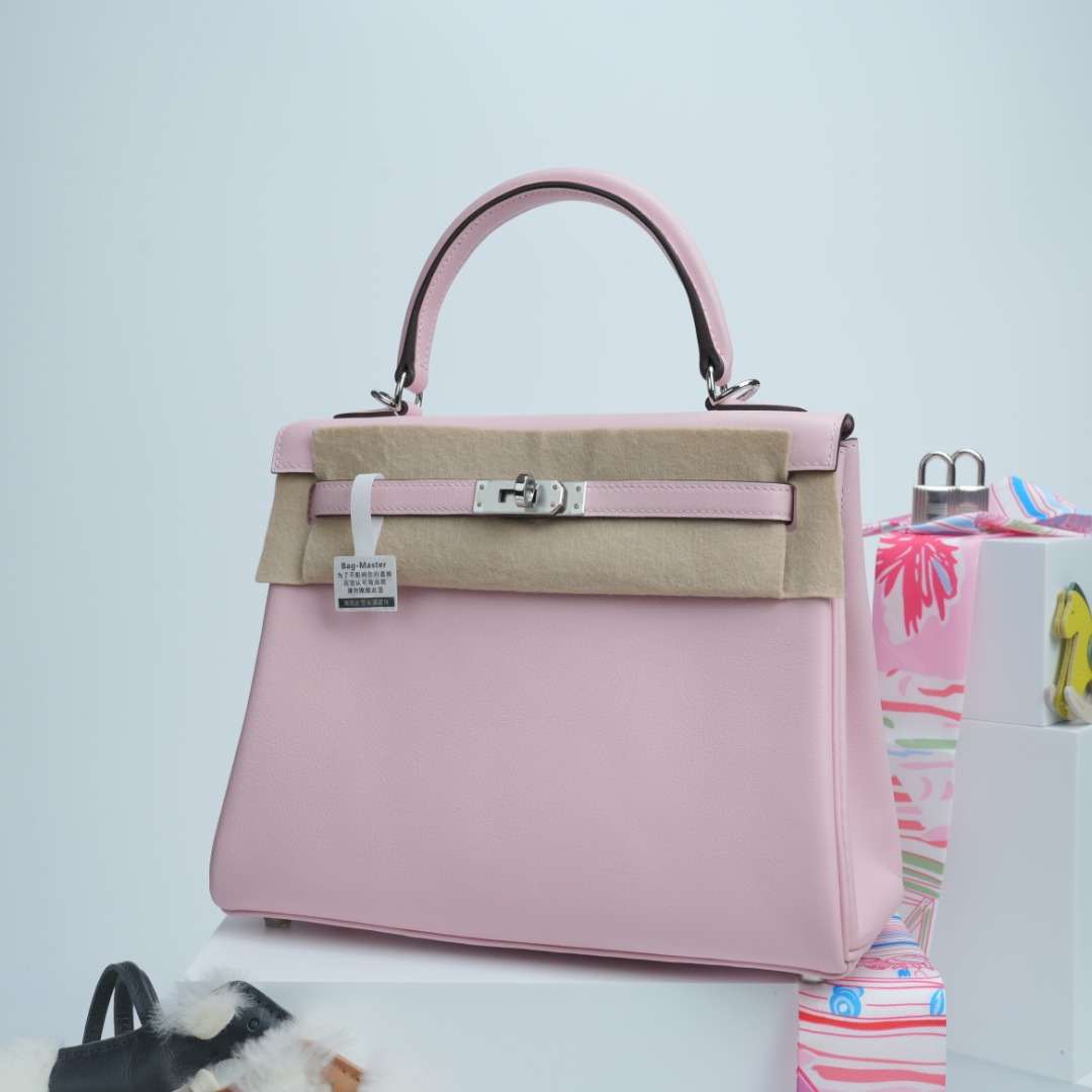 Hermes Kelly Pink handbag everyday