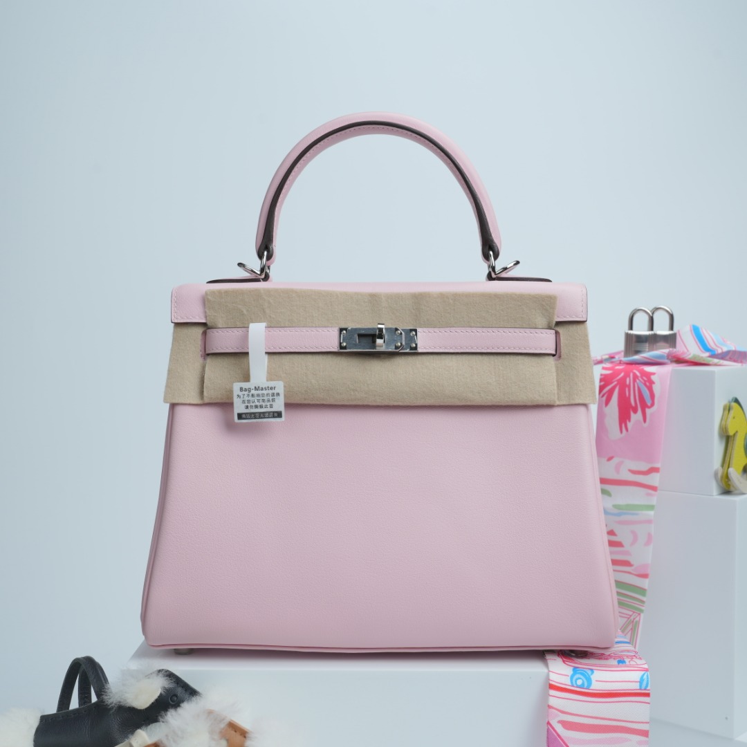 Hermes Kelly Pink handbag everyday