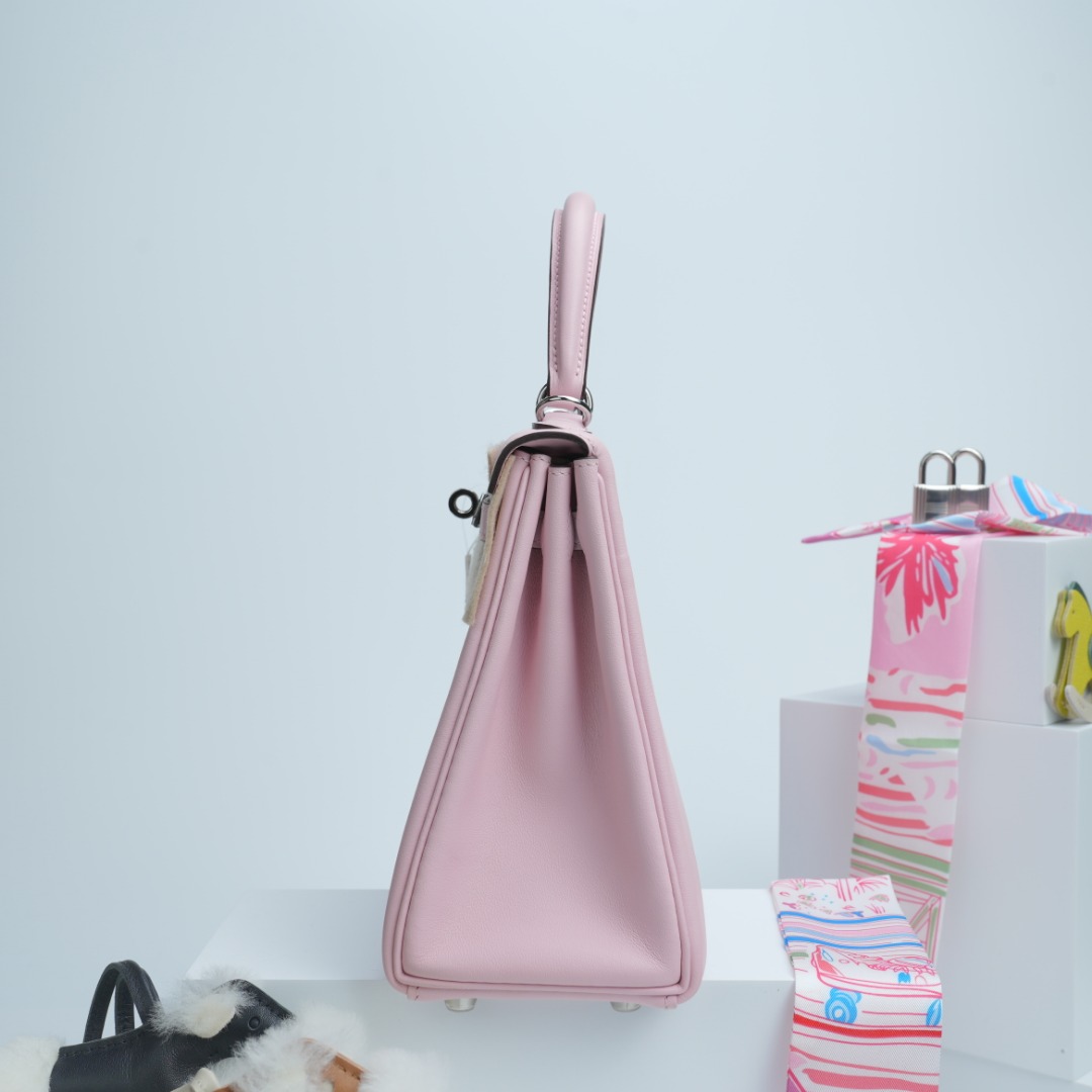 Hermes Kelly Pink handbag everyday