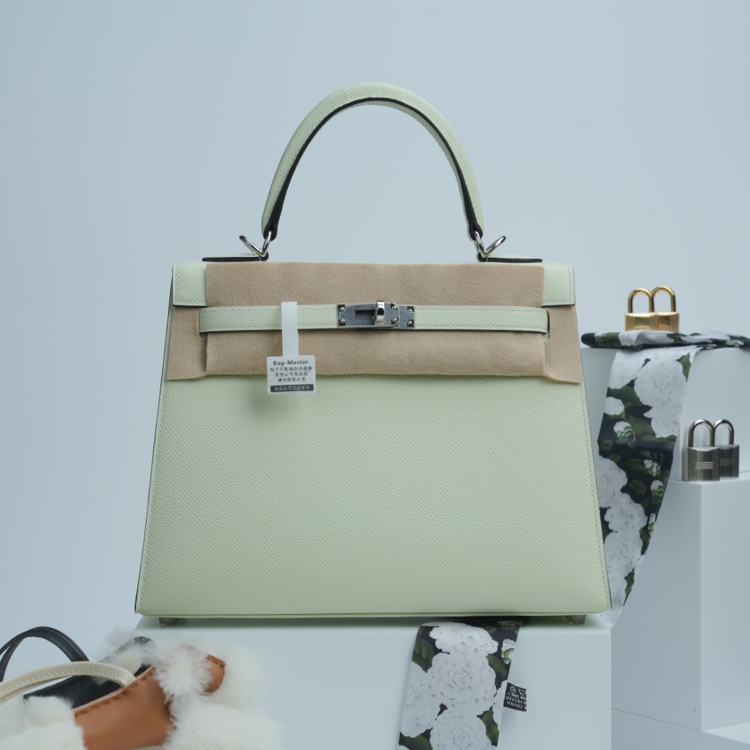 Hermes Kelly Pale green Epsom handbag everyday