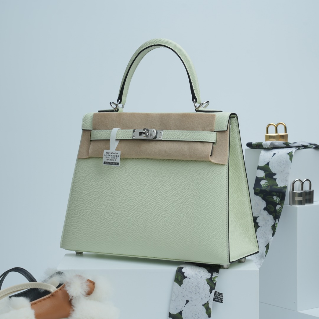 Hermes Kelly Pale green Epsom handbag everyday