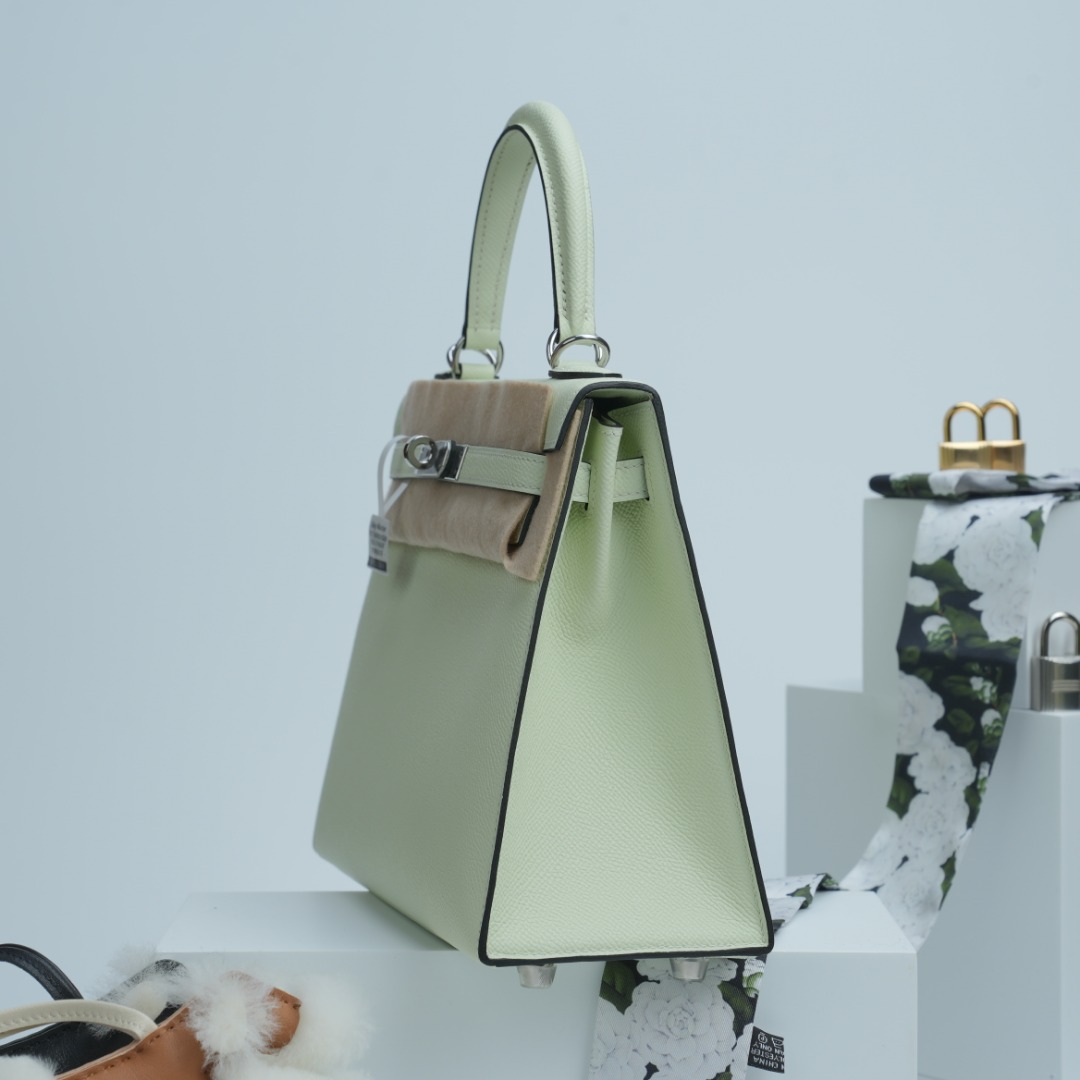 Hermes Kelly Pale green Epsom handbag everyday