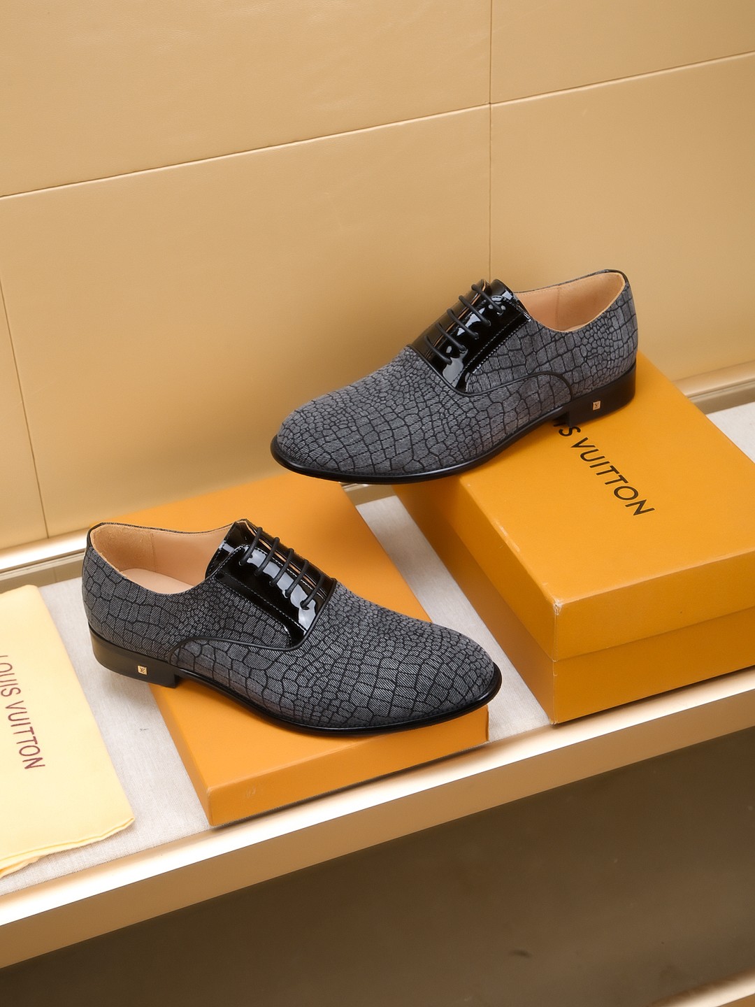 Louis Vuitton Men's Dress Shoes: Italian Leather, Embossed Design, Size 39-44 5 a1742403844202 5338