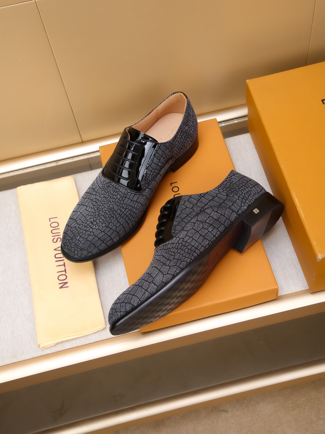 Louis Vuitton Men's Dress Shoes: Italian Leather, Embossed Design, Size 39-44 6 a1742403844234 1717