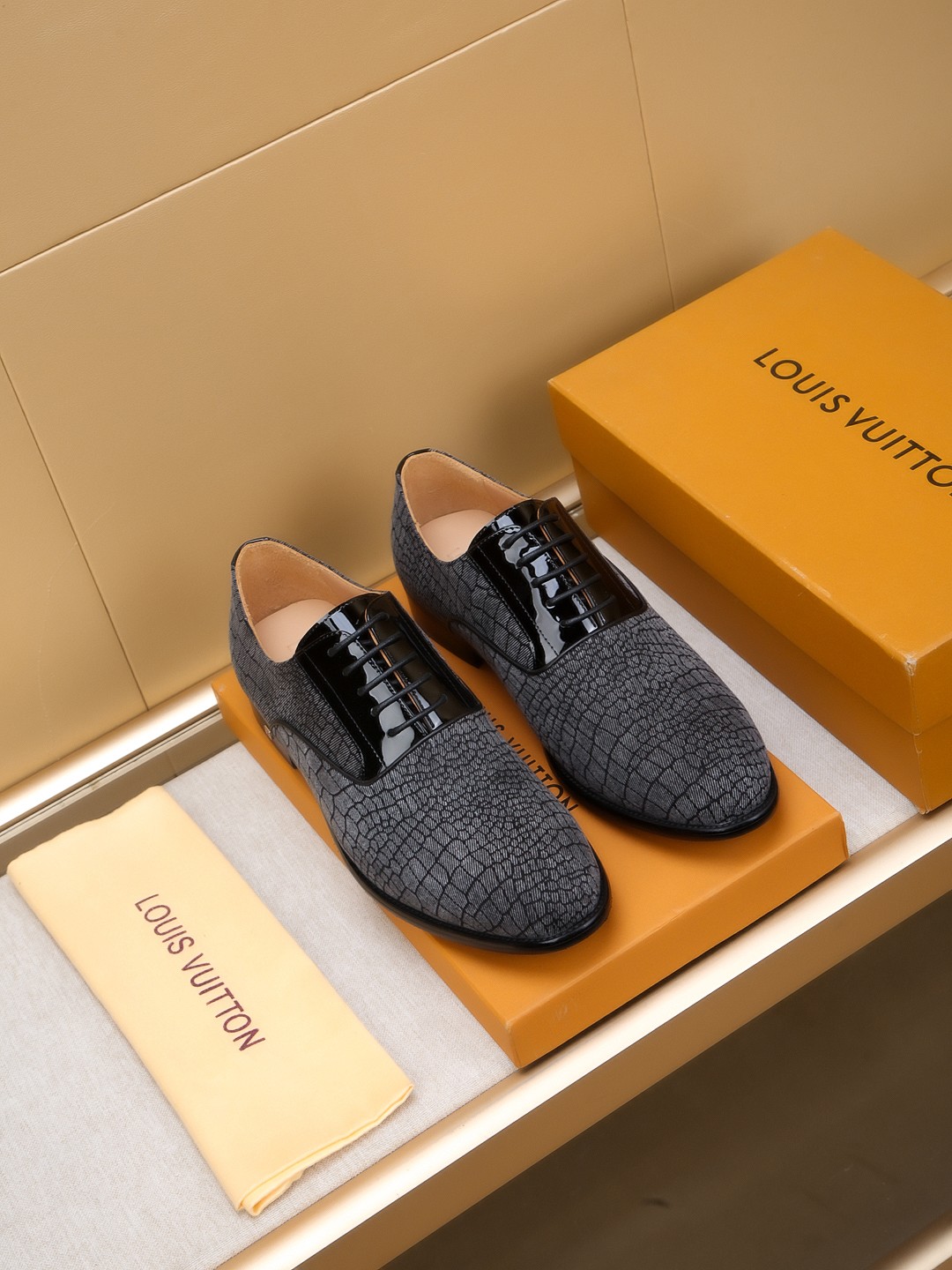 Louis Vuitton Men's Dress Shoes: Italian Leather, Embossed Design, Size 39-44