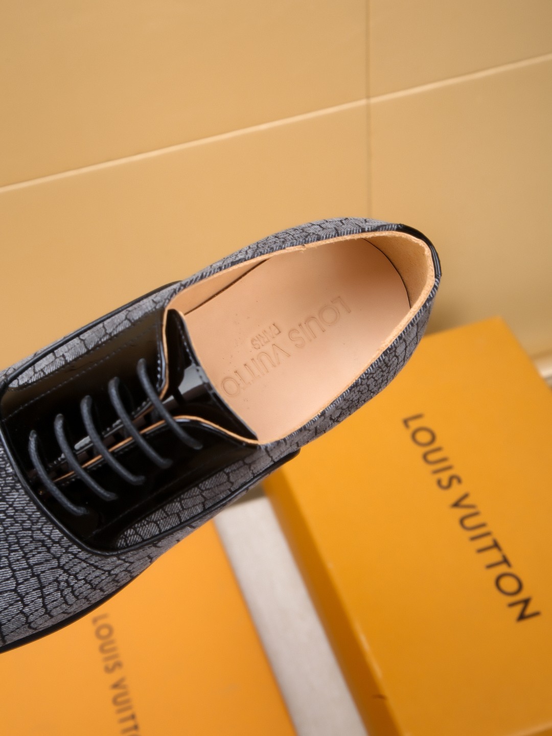 Louis Vuitton Men's Dress Shoes: Italian Leather, Embossed Design, Size 39-44 9 a1742403845827 0670