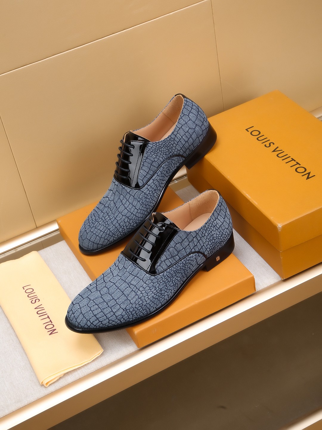 Louis Vuitton Men's Leather Dress Shoes - Comfortable & Stylish 3 a1742404073333 4688
