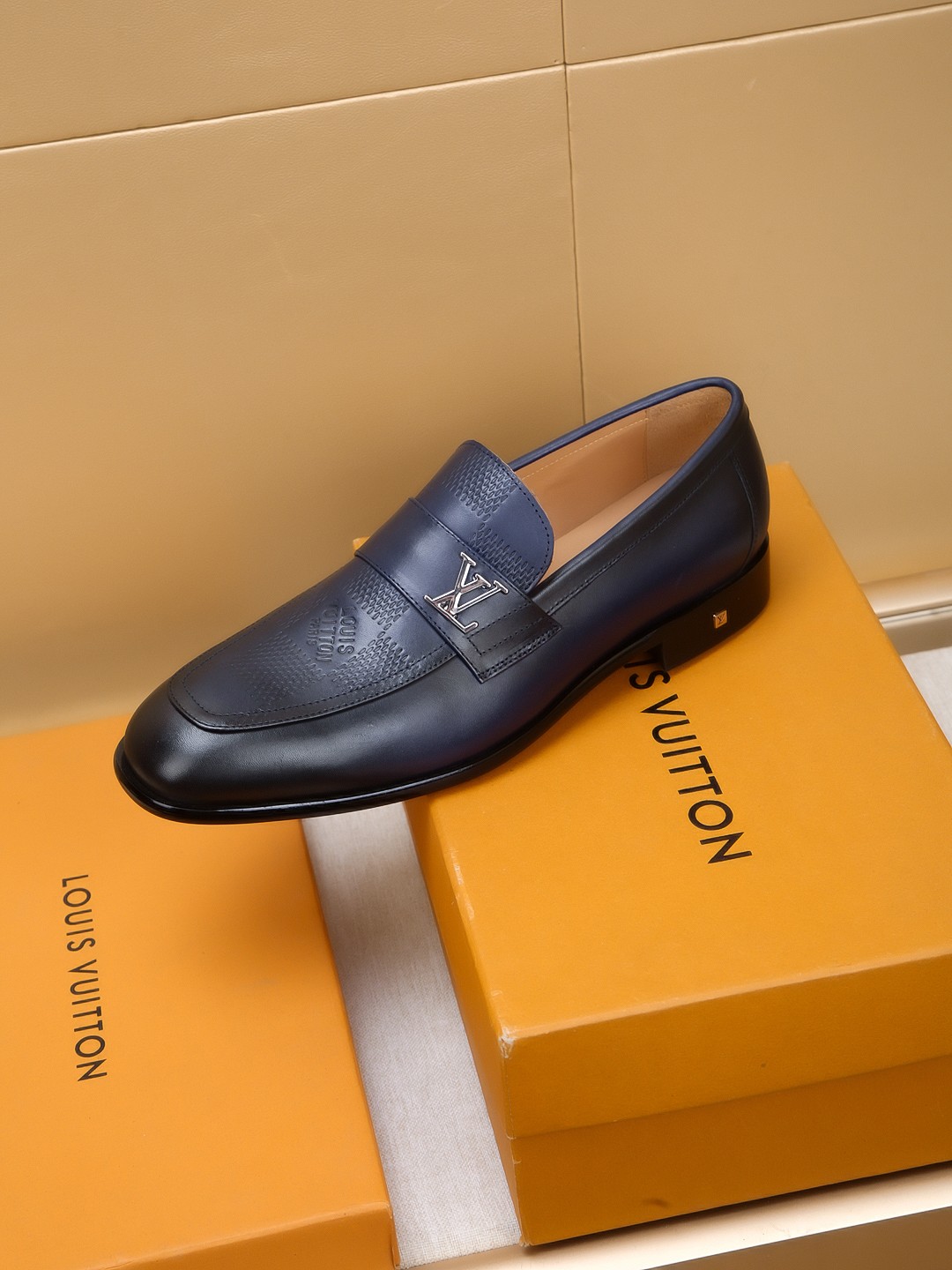 Louis Vuitton Men's Leather Loafers - Comfortable, Stylish Footwear 6 a1742404181332 6640