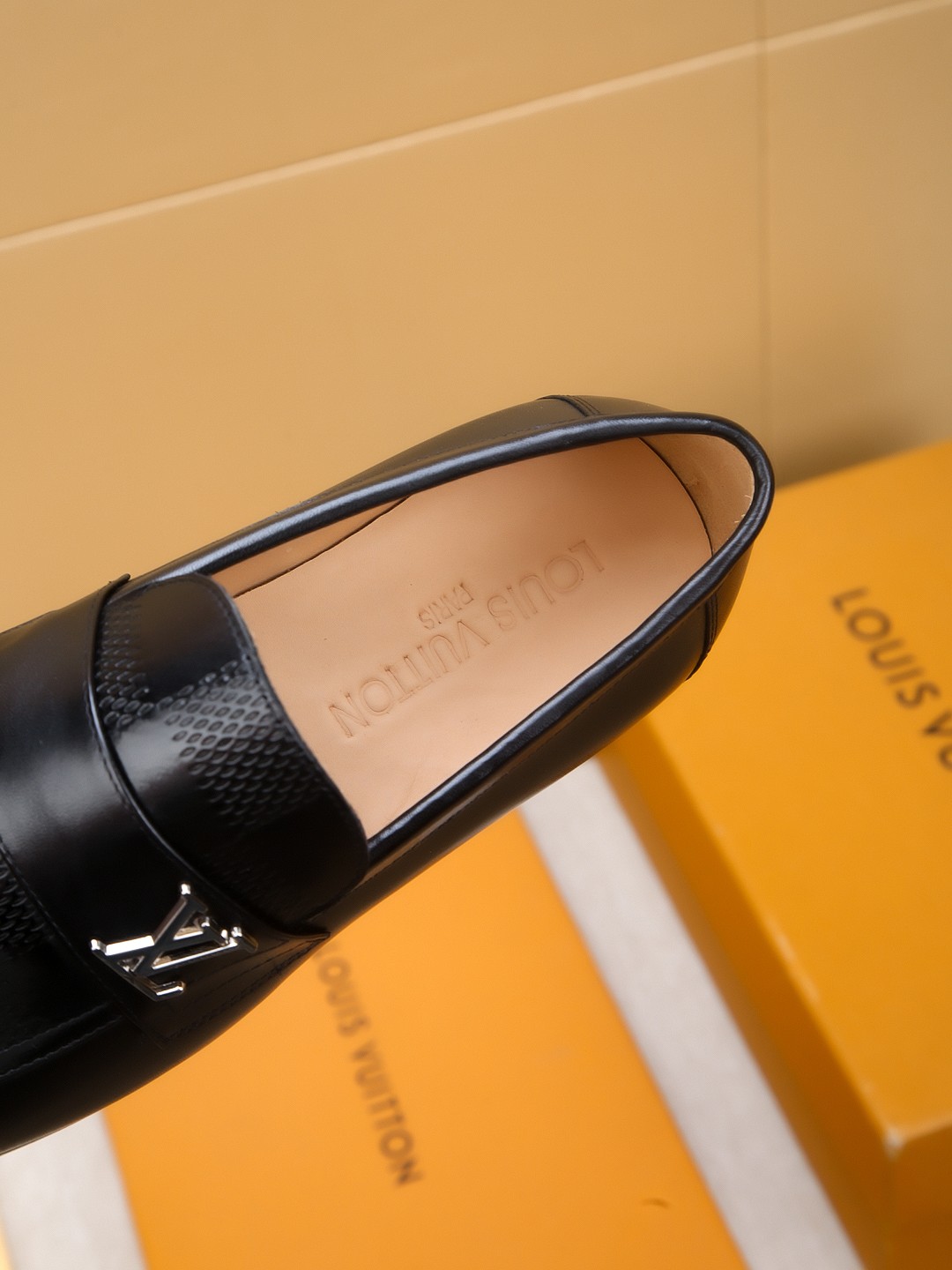 Louis Vuitton Men's Black Leather Loafers with LV Logo Accent 9 a1742404320112 8876