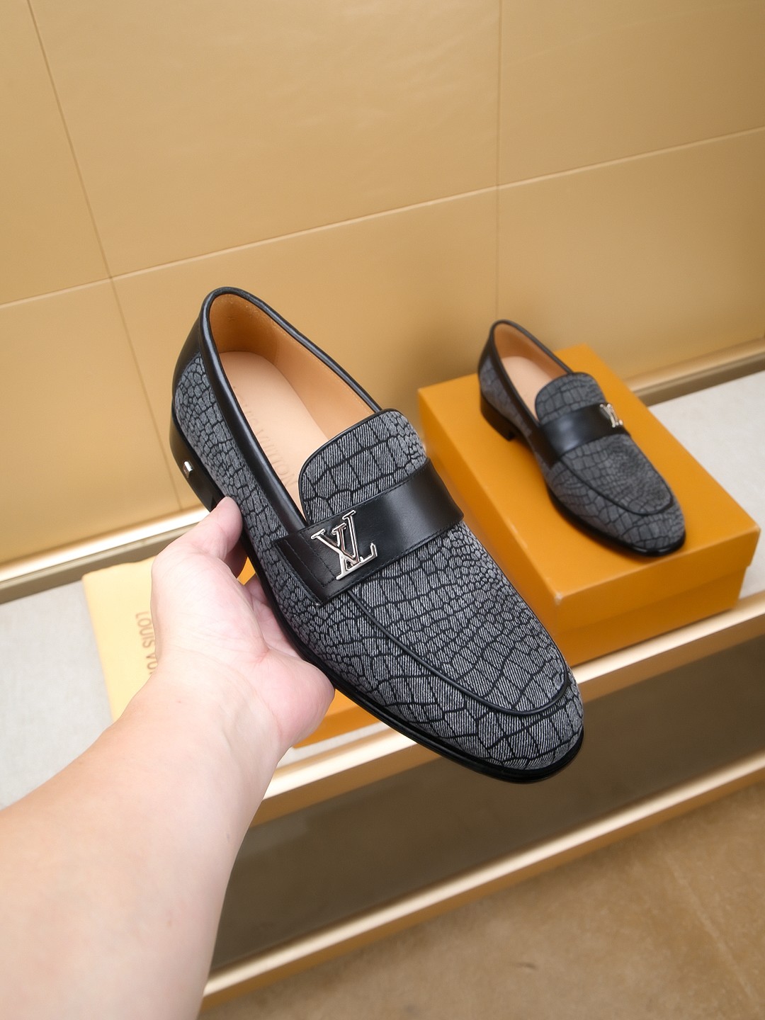 Louis Vuitton Men's Leather Loafers with Embossed Design, Size 39-44 4 a1742406691661 1361