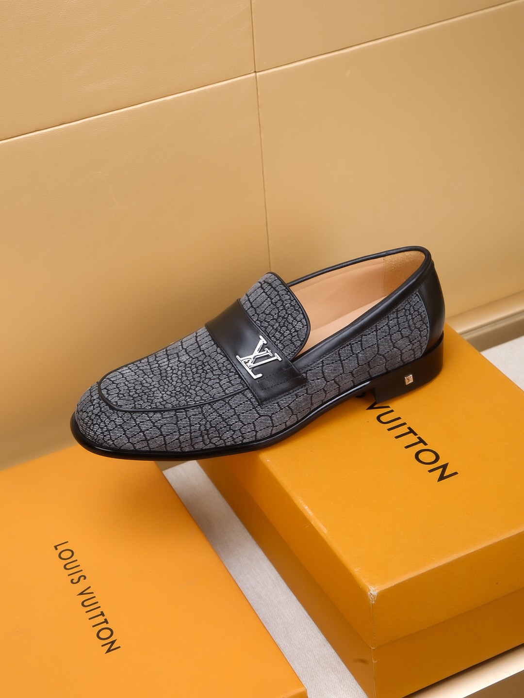 Louis Vuitton Men's Leather Loafers with Embossed Design, Size 39-44 7 a1742406691779 8137