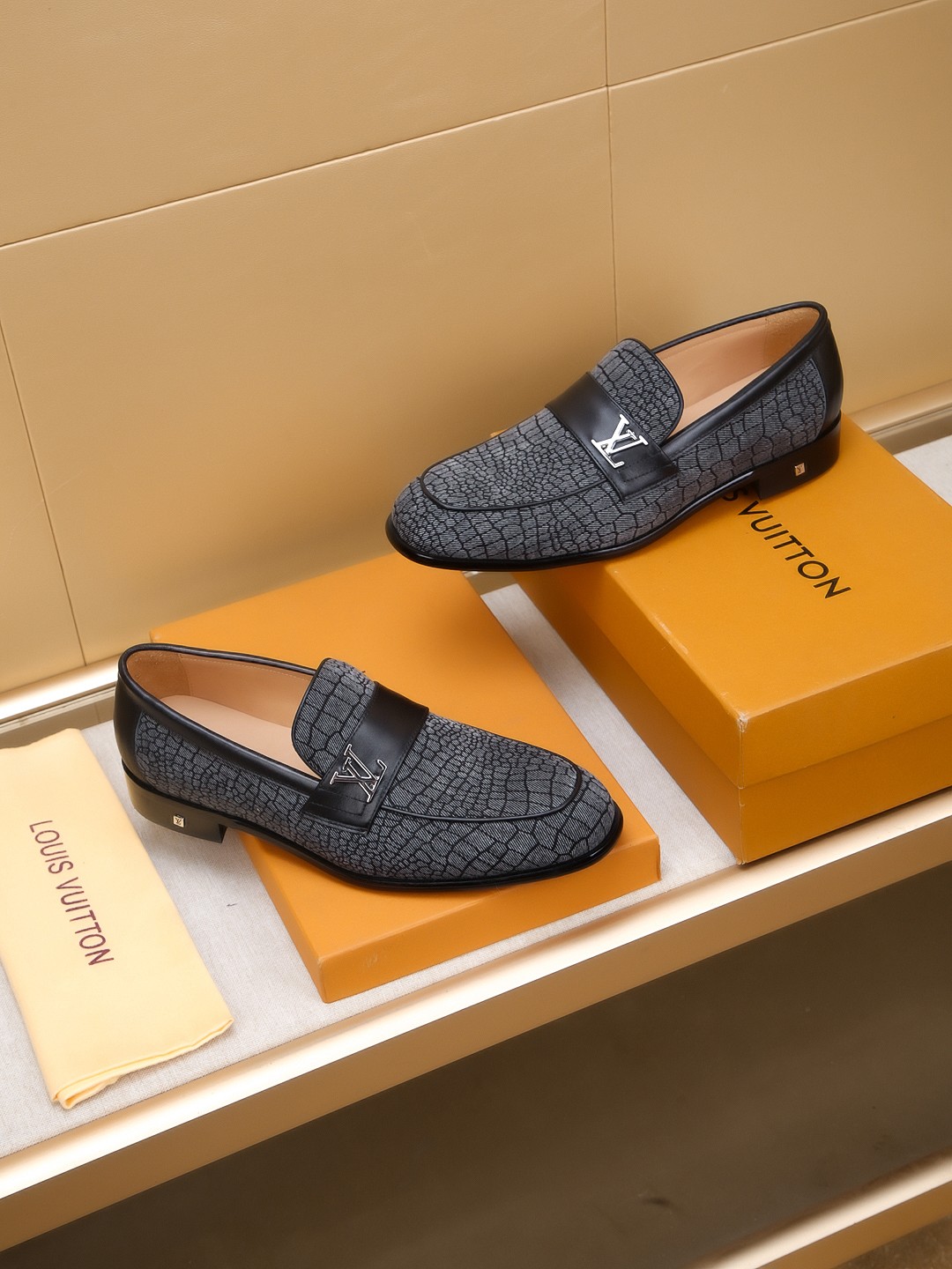 Louis Vuitton Men's Leather Loafers with Embossed Design, Size 39-44 5 a1742406691780 0818