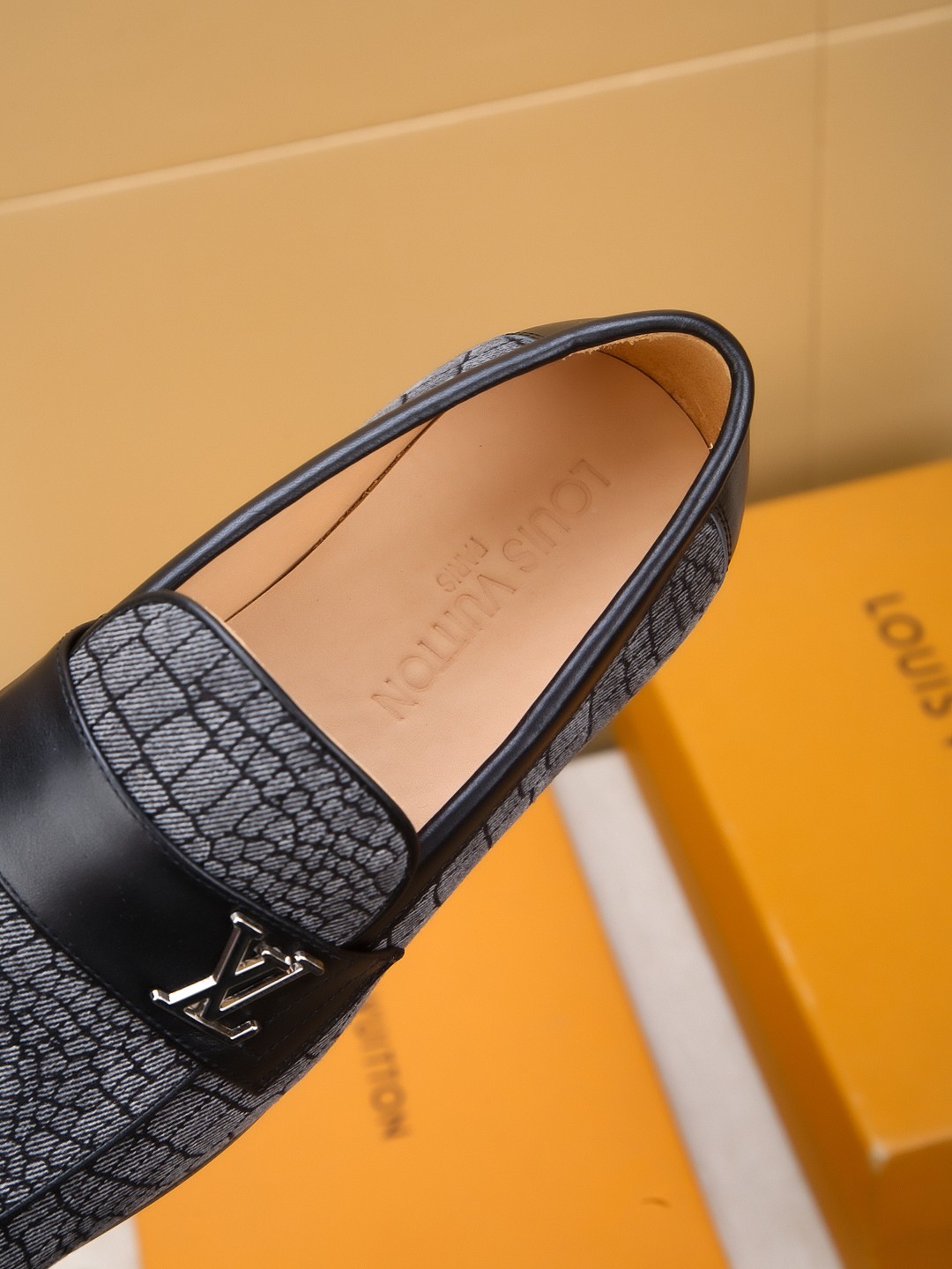Louis Vuitton Men's Leather Loafers with Embossed Design, Size 39-44 9 a1742406693403 3872