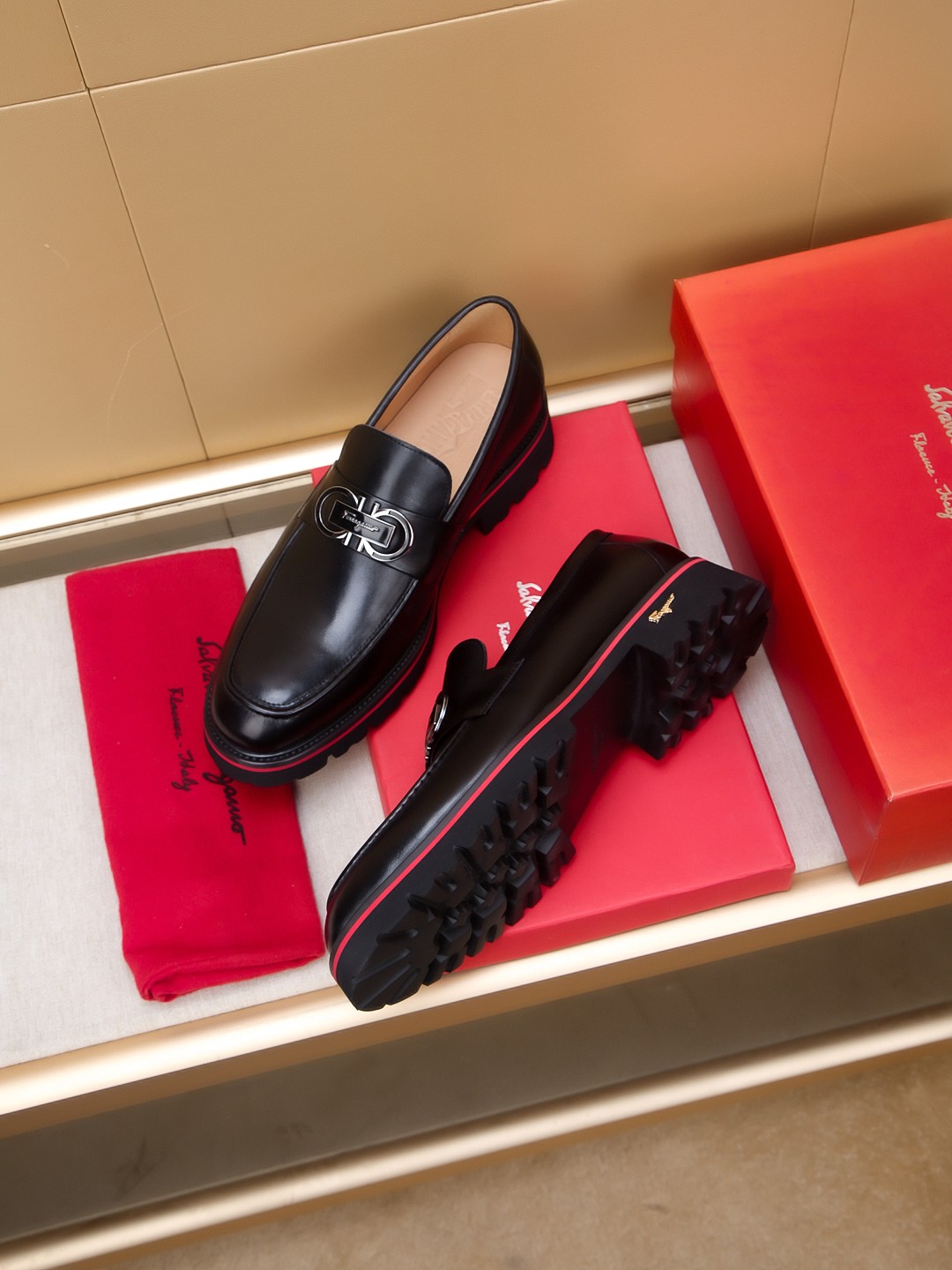 Ferragamo Men's Black Leather Loafers with Iconic Buckle - Size 39-44 5 a1742520703922 8811