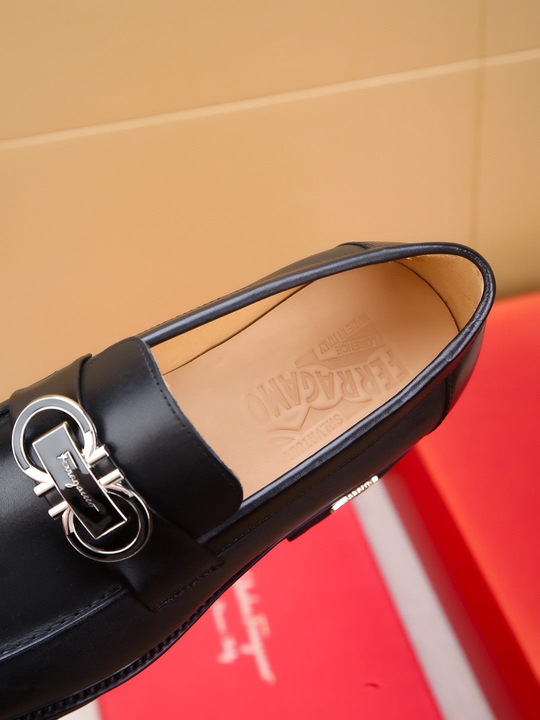 Salvatore Ferragamo Men's Black Leather Loafers with Gancini Ornament 9 a1742520964102 0534