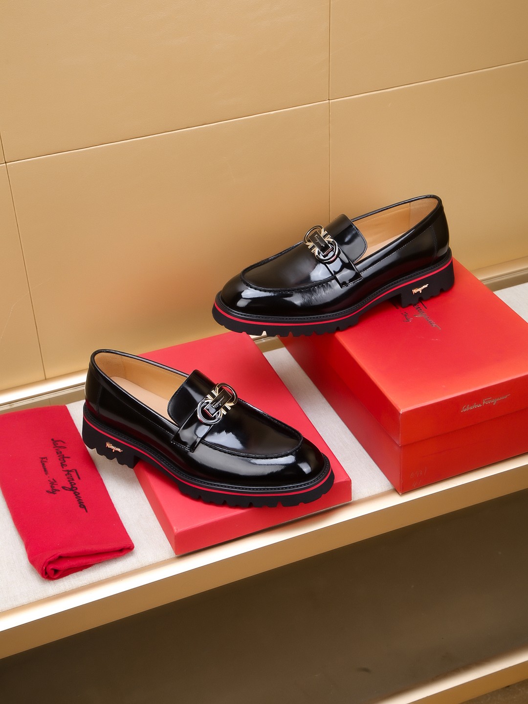 Salvatore Ferragamo Men's Black Leather Loafers with Signature Buckle 6 a1742521103858 4336