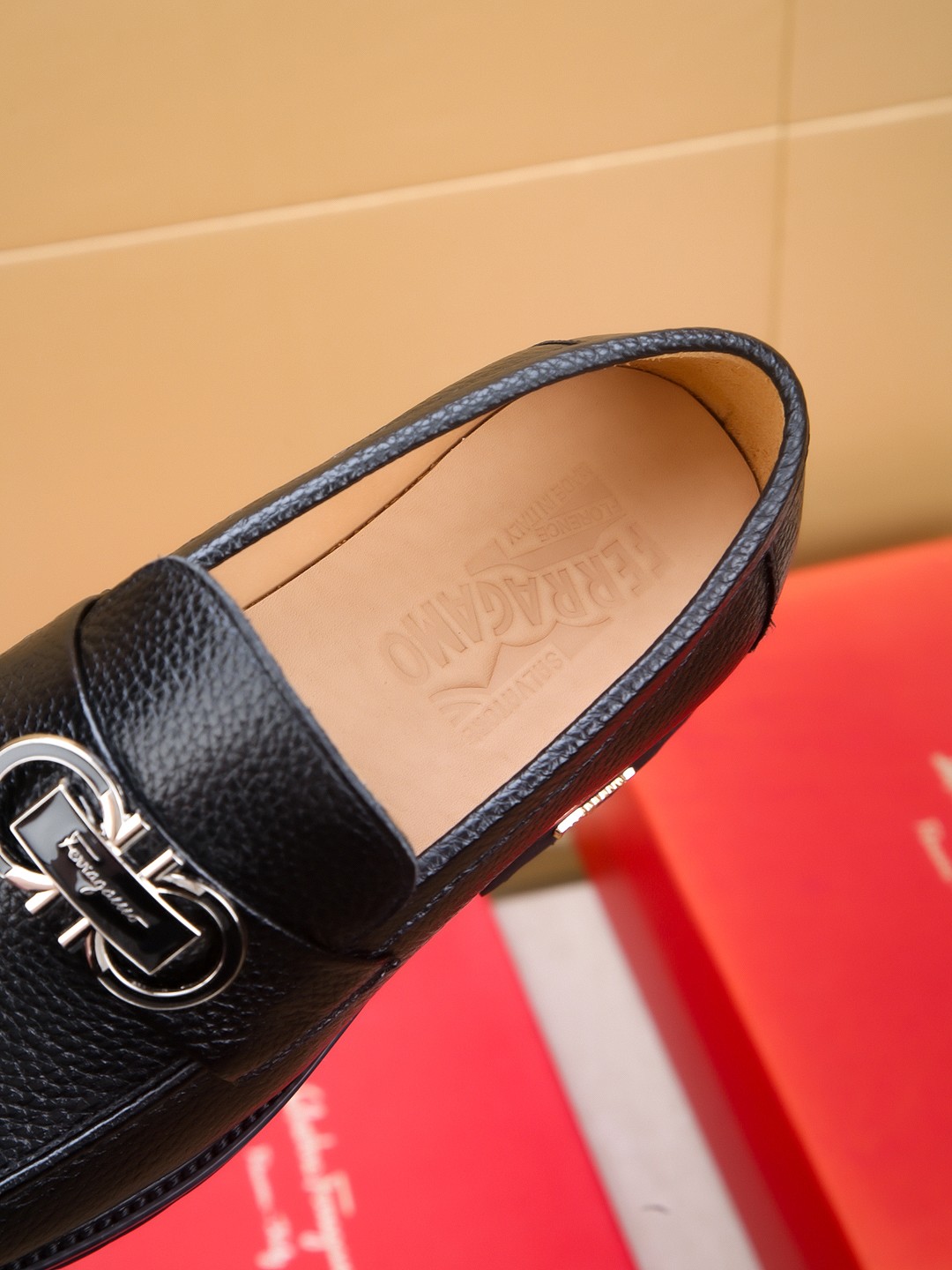 Salvatore Ferragamo Men's Leather Loafers - Stylish and Comfortable 8 a1742521332401 5747