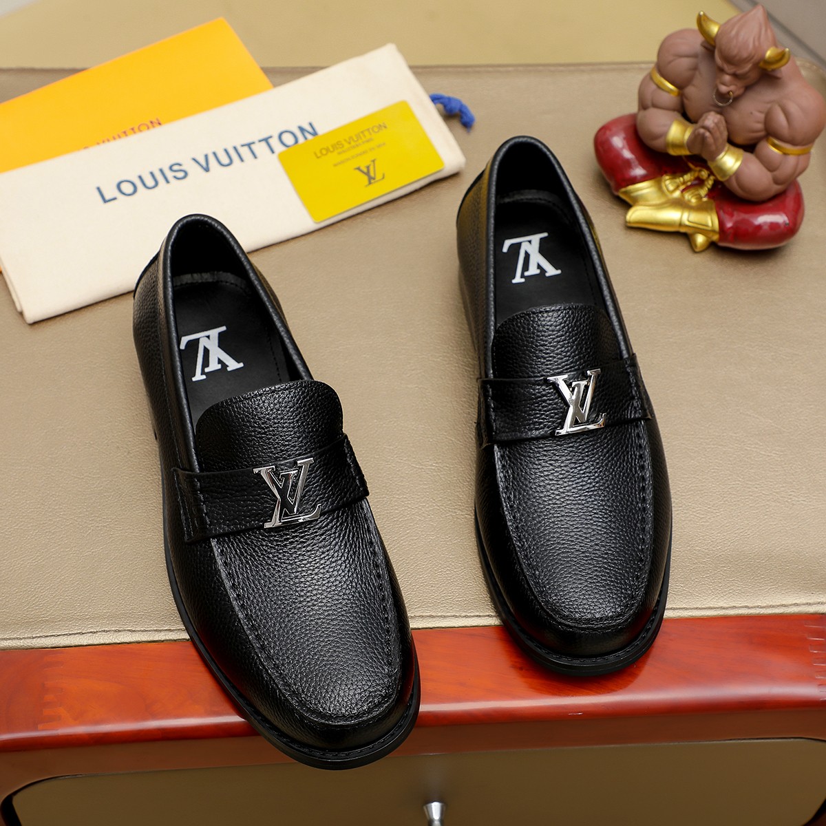 工厂价 路易威登 LV ® 🆕款🔛全鞋专柜 头层牛皮,🐂皮内里休闲鞋男鞋,超柔软大底,开车必备 专柜同步 原版头层牛皮 完全1:1 开模定制🌹顶级版,色可选!数码 (45.46订做)