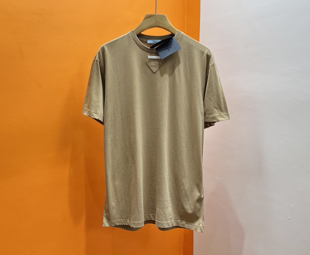 Abbigliamento T-Shirt Nero Verde scuro Khaki Bianco Unisex Collezione estiva Fashion Maniche corte