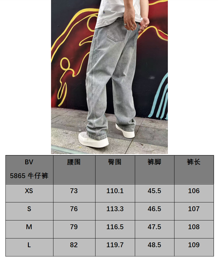 NO:139634,-25SS———Scimitar men and women jeans have become the darling of the fashion industry with their unique design and excellent comfort. This jeans are made of high-quality fabrics and processed with special craftsmanship, which not only ensures wear resistance, but also brings excellent soft touch. Its unique scimitar tailoring not only modifys the leg lines, but also adds a sense of unruly and personality. Both men and women can easily control it and show their unique charm. In terms of details, scimitar men and women jeans are also excellent. The exquisite sewing process ensures the durability of the pants; and the unique pocket design is not only practical, but also the finishing touch of the entire pants. In addition, this jeans also provide a variety of color choices to meet the personalized needs of different consumers.  Whether paired with casual shoes or leather shoes, the same style of scimitar jeans for men and women can be easily integrated into various occasions and become an indispensable classic item in your wardrobe. Come and choose a scimitar jeans that suit you and show your fashionable attitude!  Light blue XS-S-M-L, jeans, alexander wang19860909-25SS————弯刀男女同款牛仔裤,以其独特的设计与卓越的舒适度,成为时尚界的宠儿.这款牛仔裤采用优质面料,经过特殊工艺处理,既保证了耐磨性,又带来了极佳的柔软触感.其独特的弯刀剪裁,不仅修饰了腿部线条,更增添了一份不羁与个性,无论是男性还是女性,都能轻松驾驭,展现出自己的独特魅力. 在细节方面,弯刀男女同款牛仔裤同样出色.精致的缝制工艺,确保了裤子的耐用性；而独特的口袋设计,不仅实用,更成为了整款裤子的点睛之笔.此外,这款牛仔裤还提供了多种颜色选择,满足不同消费者的个性化需求. 无论是搭配休闲鞋还是皮鞋,弯刀男女同款牛仔裤都能轻松融入各种场合,成为你衣橱中不可或缺的经典单品.快来选择一款适合自己的弯刀牛仔裤,展现你的时尚态度吧！ 现货发售浅蓝色XS-S-M-L,,jeans,alexander wang,Men's clothing