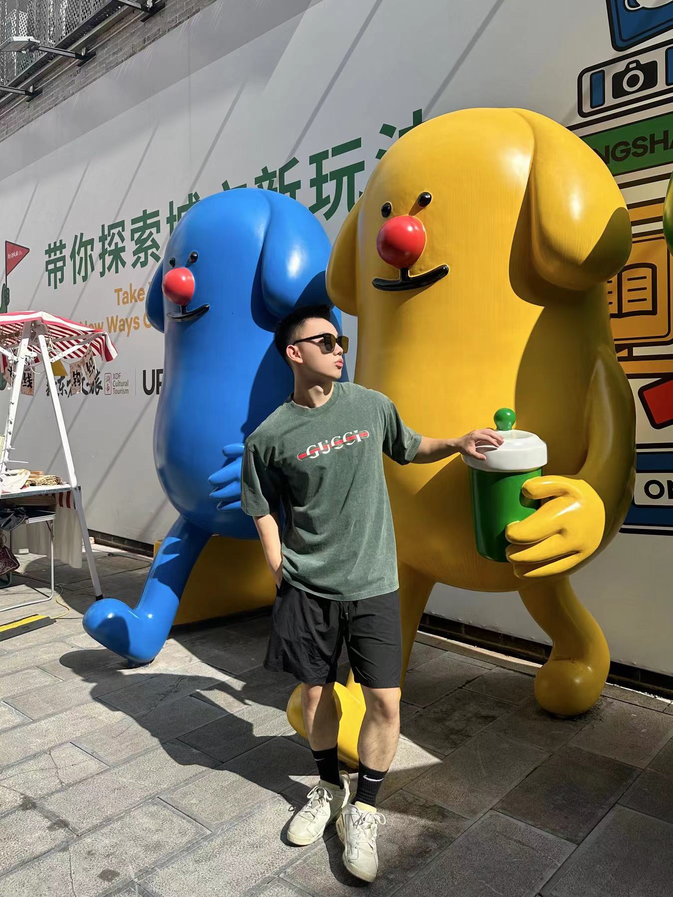 NO:451194,-25SS———The middle letter washing and old short-sleeved T-shirt has become a fashionable choice for men and women with its unique style and comfortable wearing experience. The T-shirt is made of high-quality fabrics and has been specially washed and old, presenting a natural and retro texture. Each piece has a unique trace of time. The middle letter design is simple without losing its personality. Whether worn alone or with a jacket, it can easily show the wearer's fashion attitude. The short-sleeved design is suitable for the wearer's style.  Wearing all seasons, whether it is the refreshing combination of spring and summer or the inner wear choice of autumn and winter, can perfectly integrate into various styles. Its loose style does not pick on the figure, and can be easily controlled by both men and women, showing a casual and comfortable street style. This T-shirt is not only a piece of clothing, but also an expression of a life attitude, allowing you to easily show your personality and taste in your daily outfits. Whether it is casual travel or daily travel, it is a fashion item that you should not miss.  Two-color XS-S-M-L, Jackets & coats, T-shirt,tees, t-shirt,alexander wang19860909-25SS———中间字母水洗做旧短袖T恤,以其独特的风格与舒适的穿着体验,成为男女同款的时尚之选.T恤采用优质面料,经过特殊的水洗做旧处理,呈现出自然复古的质感,每一件都拥有独一无二的岁月痕迹.中间的字母设计简约而不失个性,无论是单穿还是搭配外套,都能轻松彰显穿着者的时尚态度.短袖设计适合四季穿着,无论是春夏的清爽搭配,还是秋冬的内搭选择,都能完美融入各种风格.其宽松的版型不挑身材,无论男女都能轻松驾驭,展现出随性自在的街头风尚.这款T恤不仅是一件衣物,更是一种生活态度的表达,让你在日常穿搭中,轻松展现自己的个性与品味.无论是休闲出游还是日常出行,它都是你不容错过的时尚单品. 现货发售二色XS-S-M-L,,jackets & coats,T-shirt,tees，t-shirt,alexander wang,Men's clothing