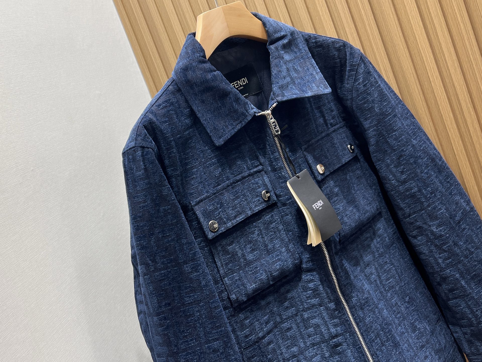 Title: Dark Print Fashion Jacket by Fendi 2025-25SS – Comfortable and Stylish for Casual Wear Summary: Fendi’s P1104 jacket features a unique dark print, - 图片 8