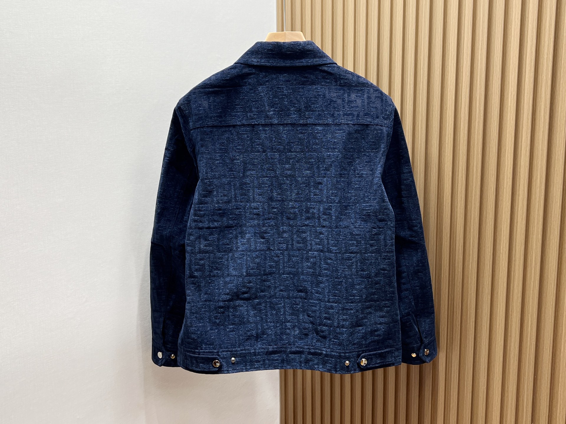 Title: Dark Print Fashion Jacket by Fendi 2025-25SS – Comfortable and Stylish for Casual Wear Summary: Fendi’s P1104 jacket features a unique dark print, - 图片 2